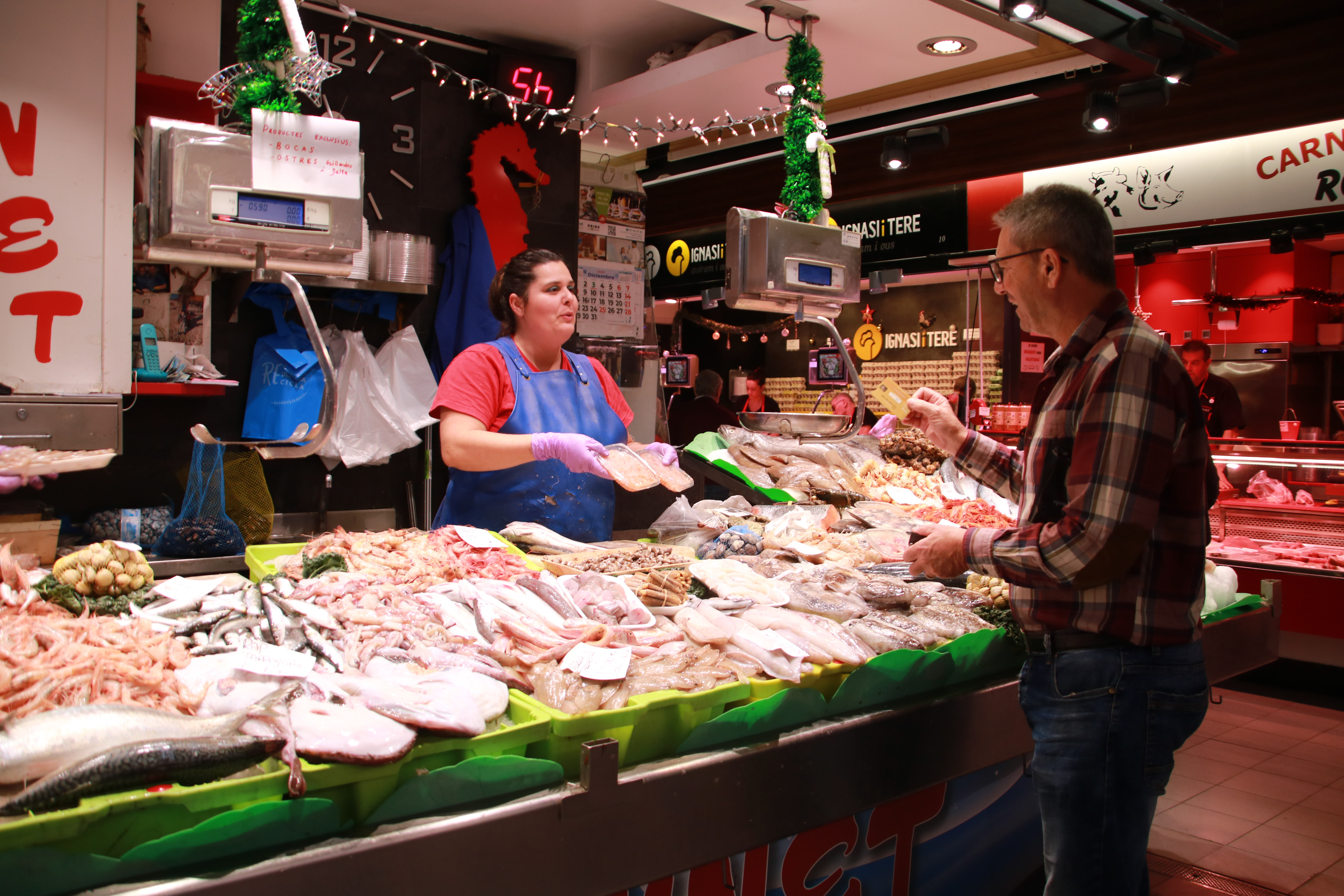 Customer at a Tarragona market fish stall ahead of Christmas