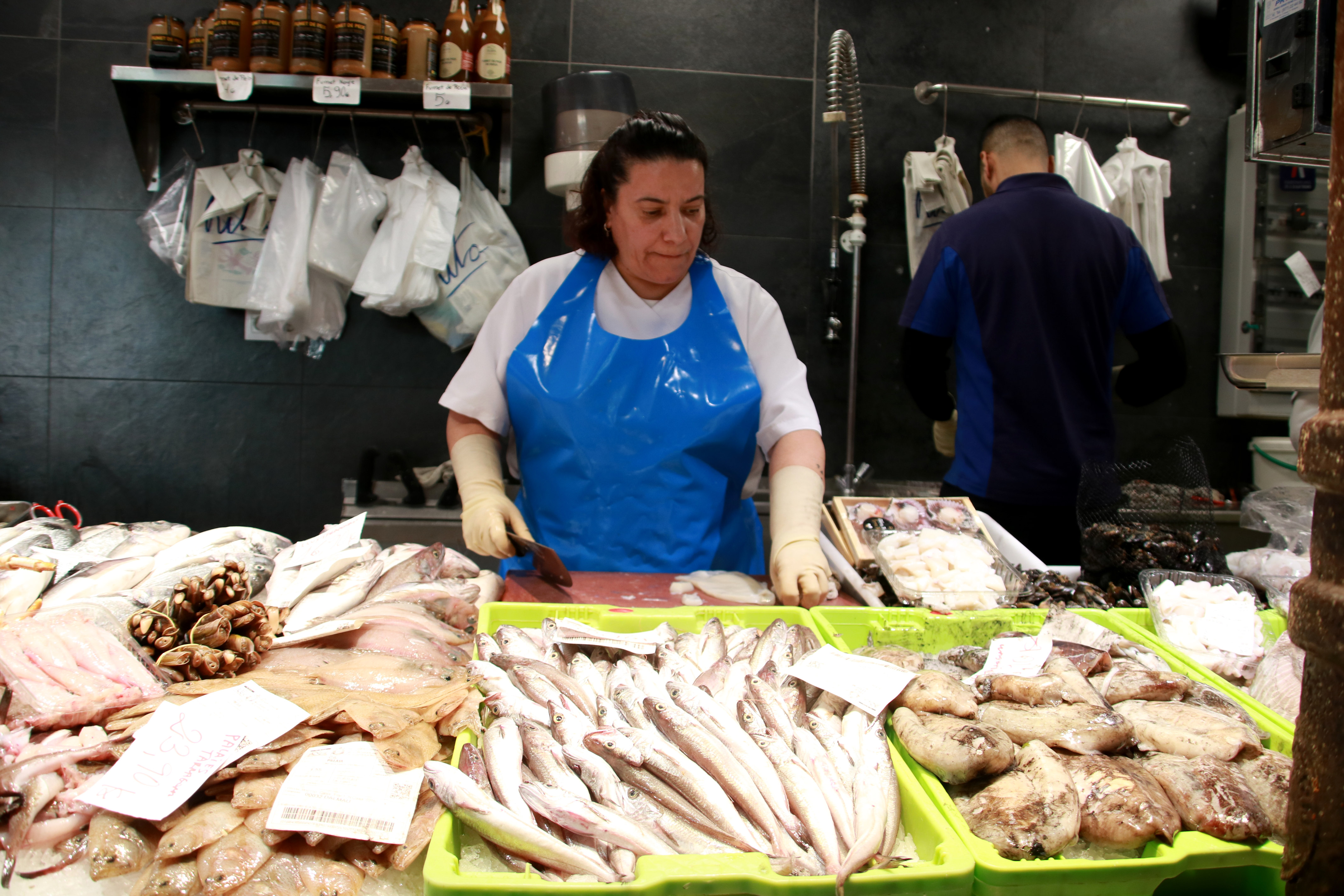 Fish seller at Tarragona market ahead of Christmas