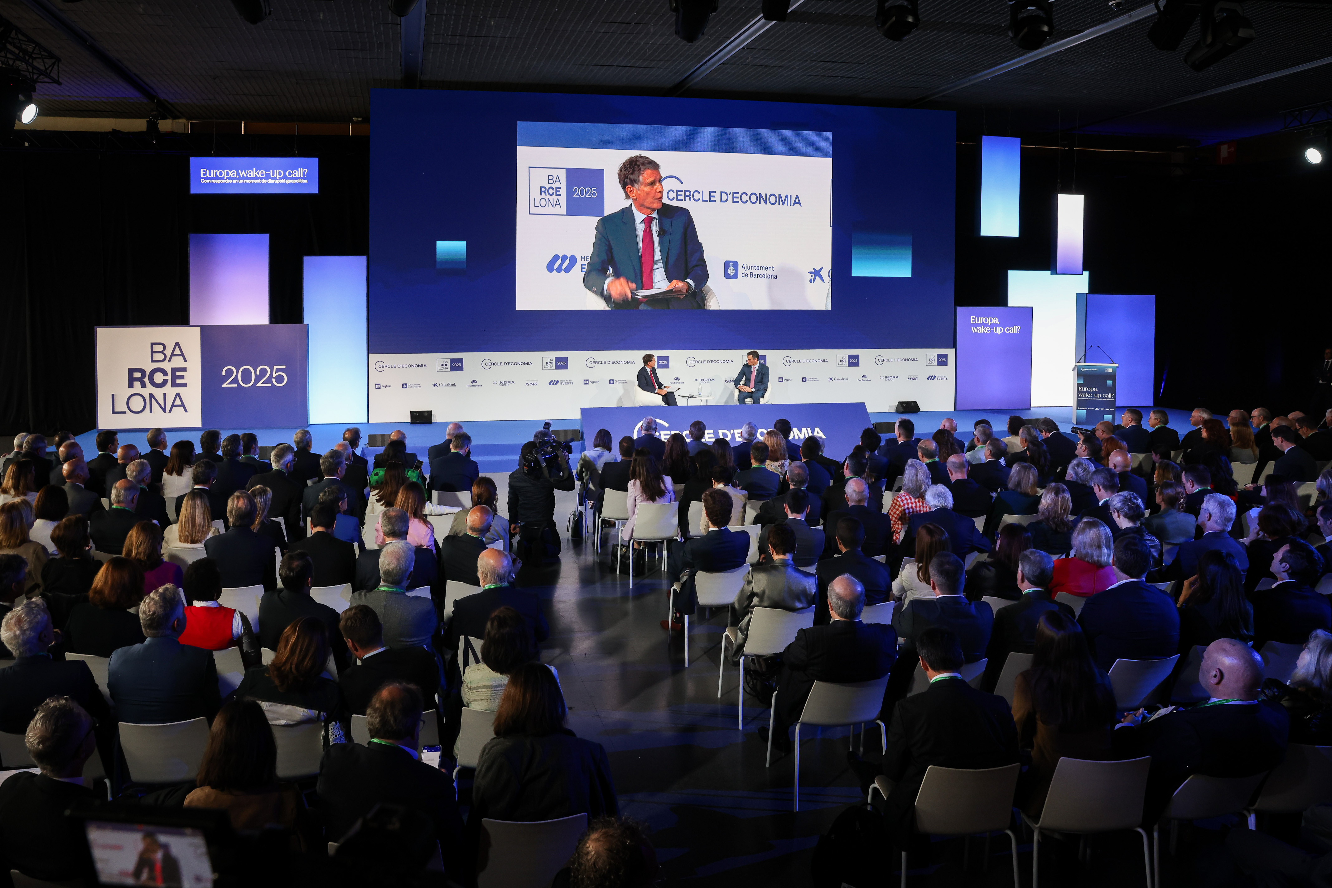 El president del Cercle d'Economia, Jaume Guardiola, dialoga amb el president del govern espanyol, Pedro Sánchez