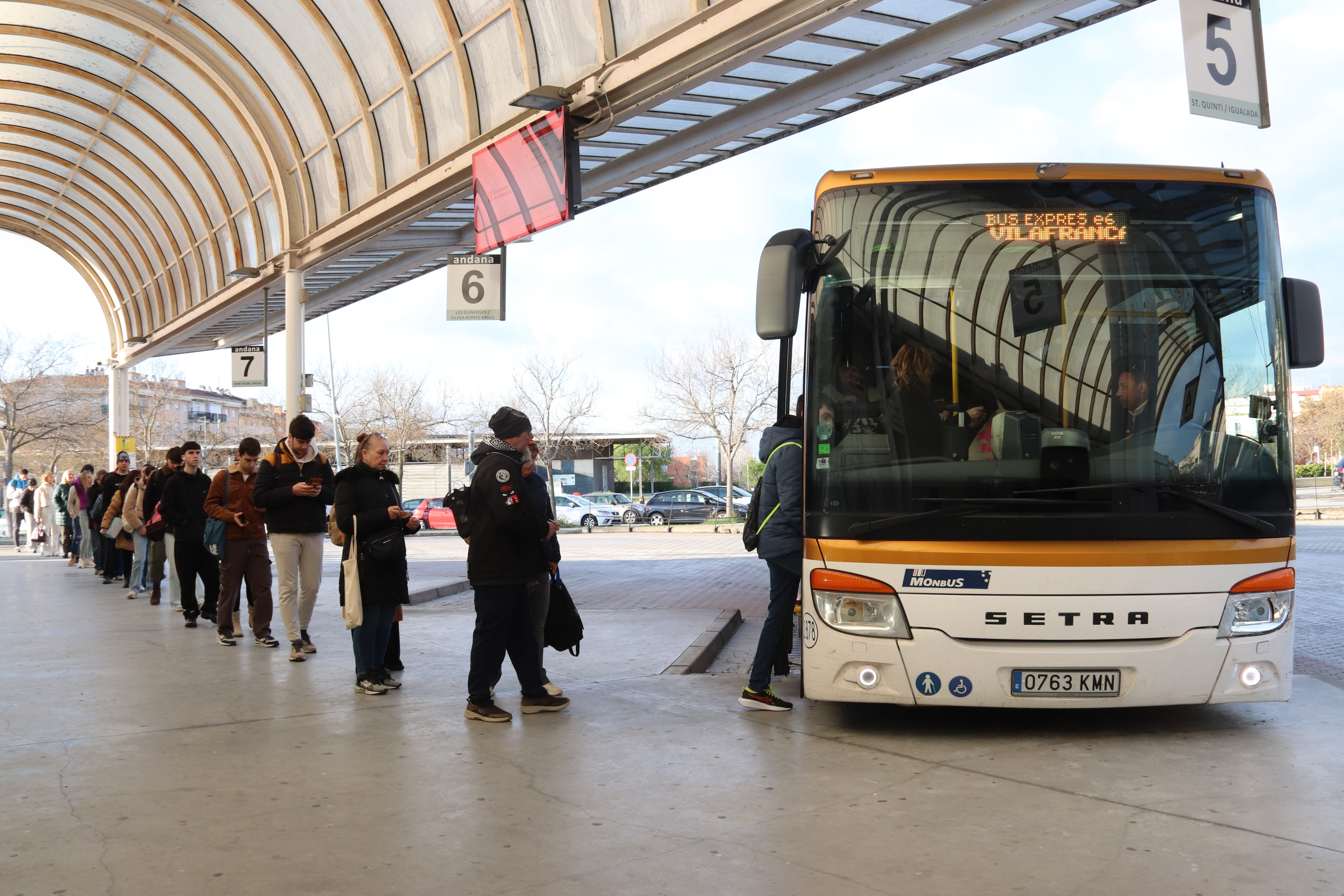 Bus commuters from Vilafranca del Penedès to Barcelona queue before boarding on the bus coinciding with disruptions on the Rodalies commuter network despite a strike being called off on March 17, 2025