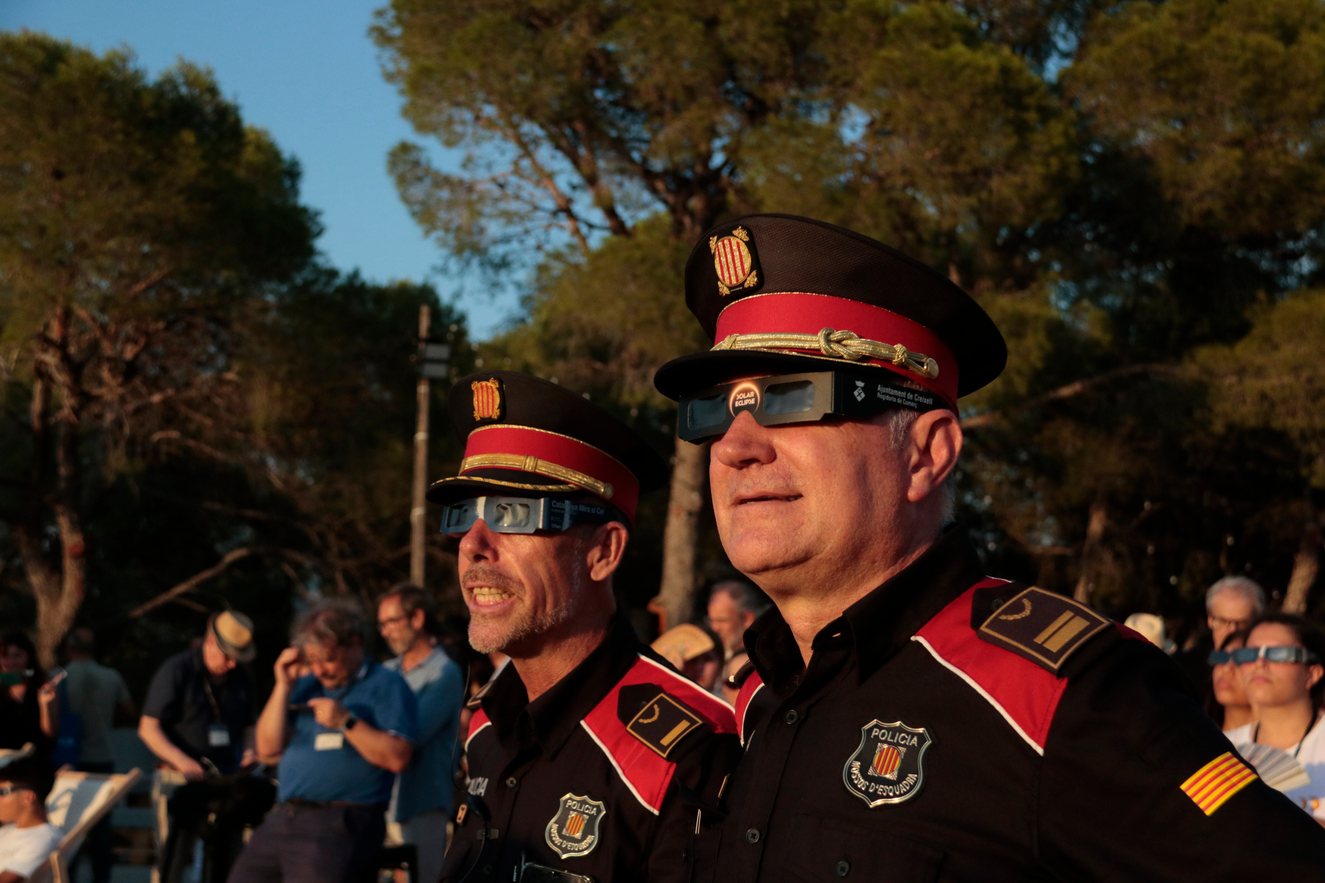 Two Mossos d'Esquadra officers view the eclipse at the Ebre Observatory, Roquetes