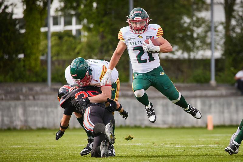 Barcelona Dragons running back Toni Montón in action during the team's European League of Football week 1 clash against the Helvetic Mercenaries