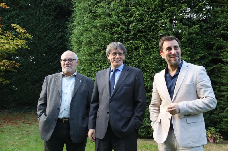 Former Catalan president Carles Puigdemont in the centre, with former Catalan ministers Toni Comín (right) and Lluís Puig (left)