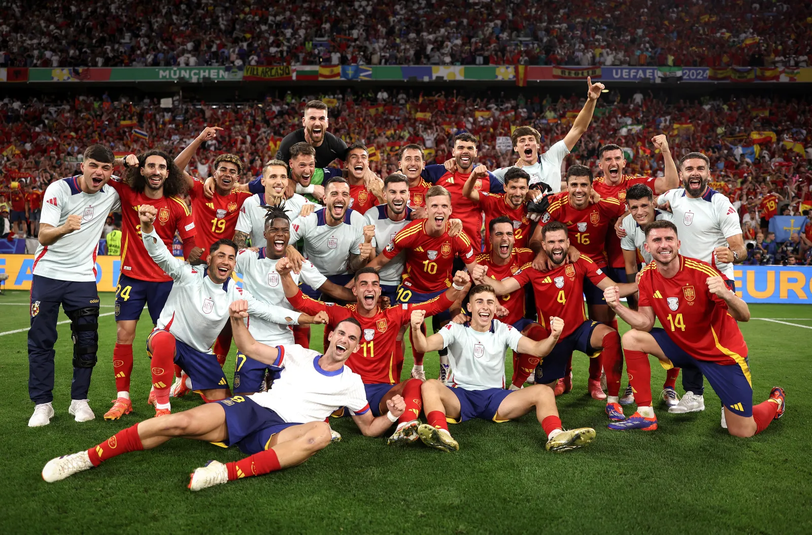 The Spain team celebrate victory during the UEFA EURO 2024 semi-final match between Spain v France at Munich Football Arena on July 09, 2024 in Munich, Germany.