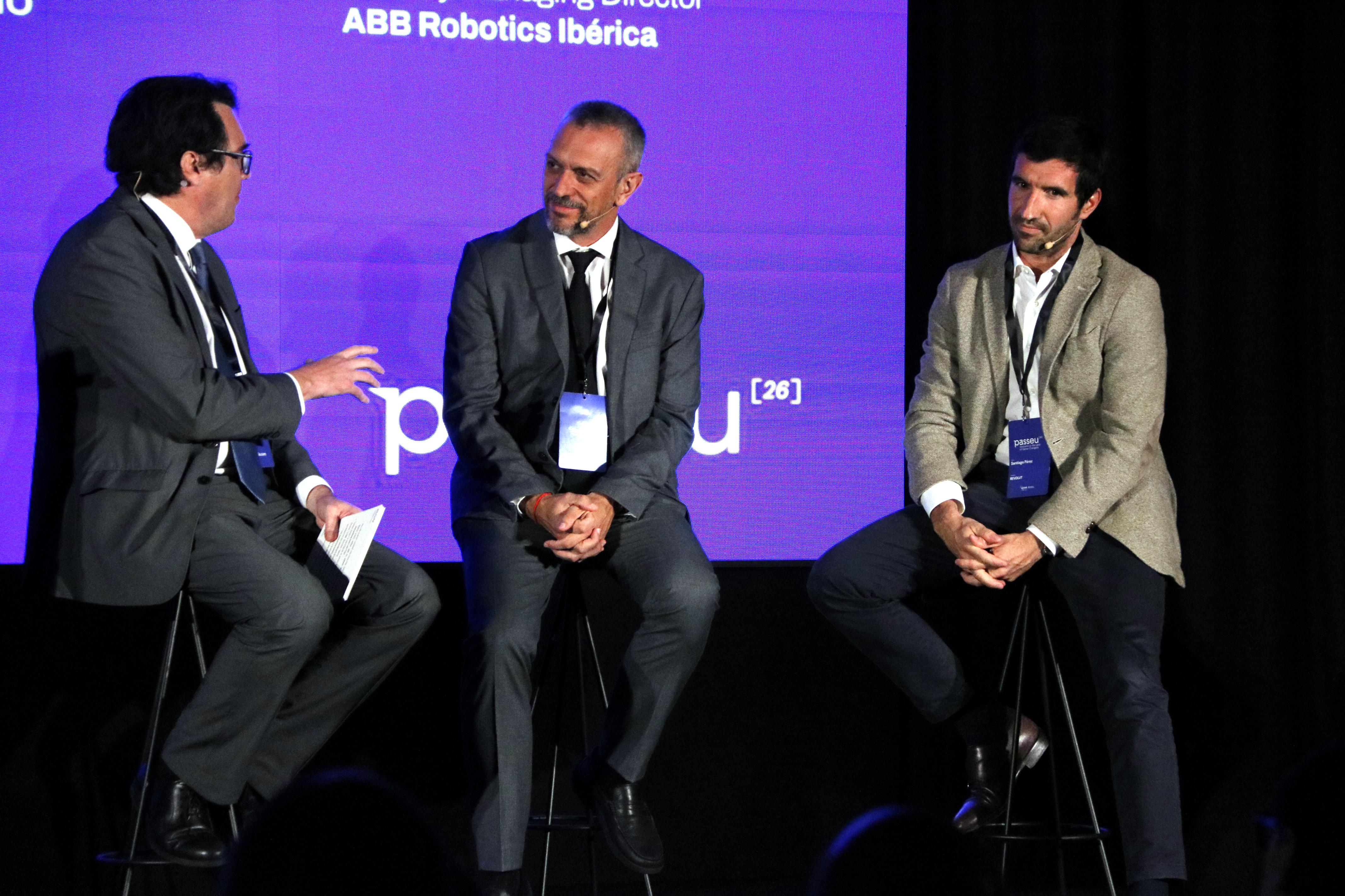 The Secretary for Business and Innovation and CEO of ACCIÓ, Jaume Baró, speaks with representatives from Revolut and ABB Robotics