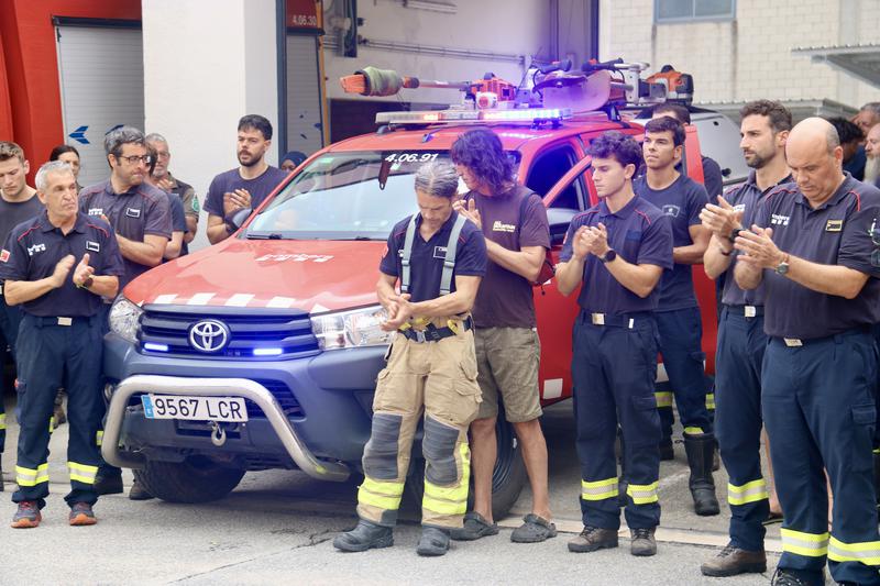Els bombers de Granollers fan un minut de silenci en homenatge al company mort a l'incendi del Baix Ebre