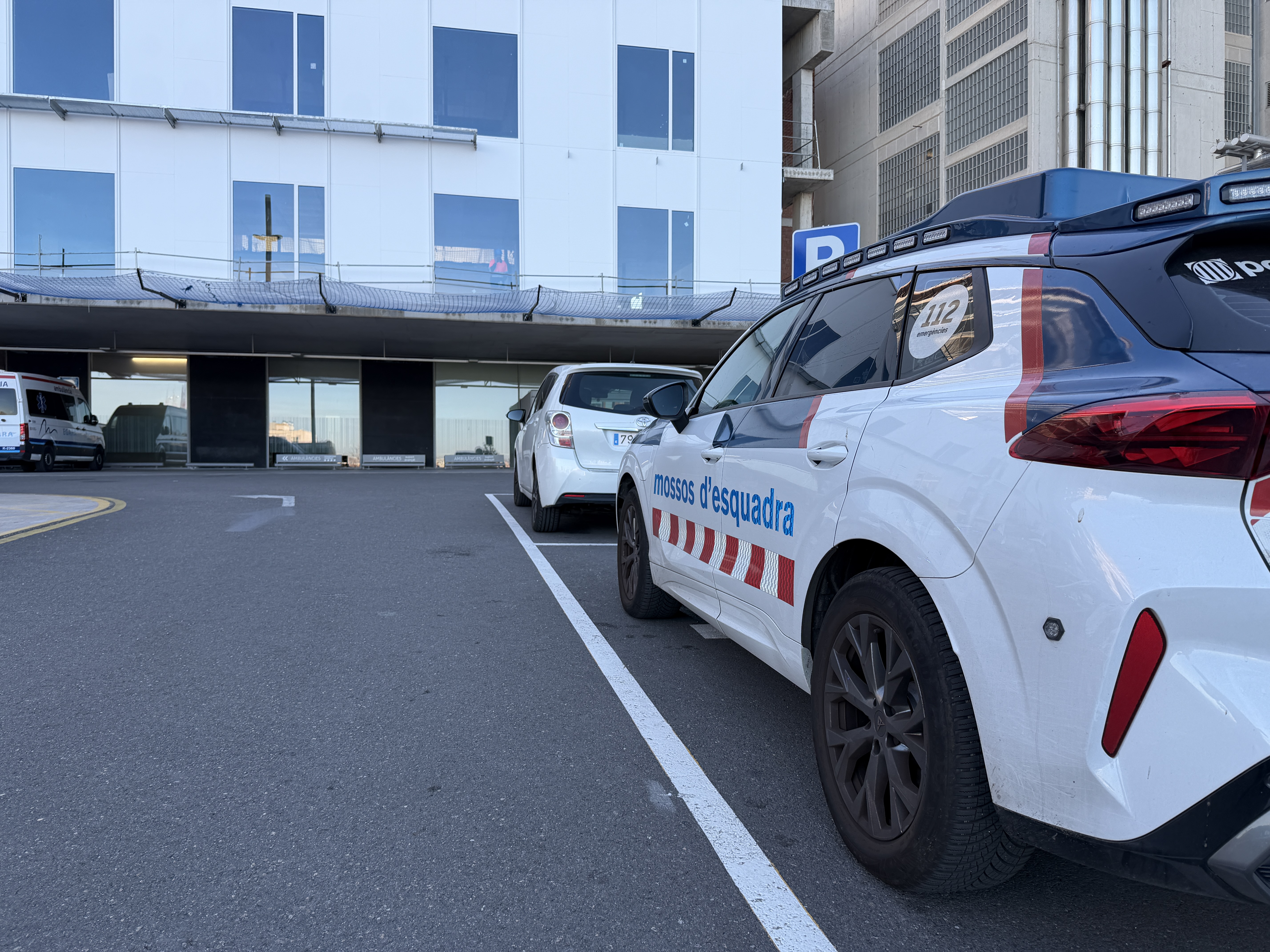A Mossos d'Esquadra police car outside Joan XXIII Hospital in Tarragona