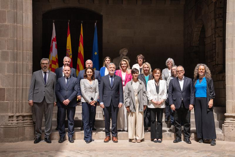 Barcelona mayor, Jaume Collboni, Spanish housing minister, Isabel Rodríguez, Catalan territory minister, Sílvia Panequewith the European Parliament's Special Committee on the Housing Crisis