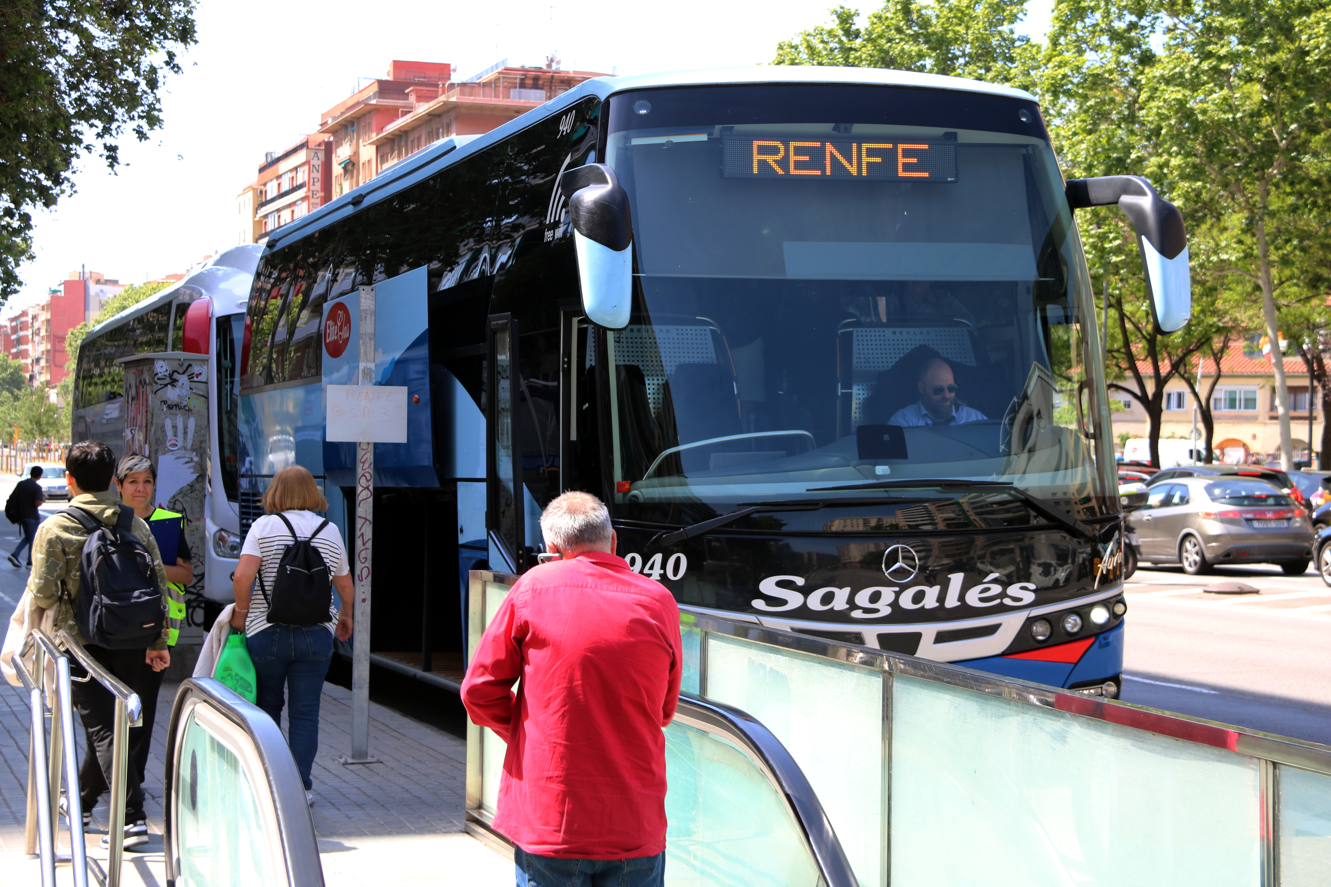 R3 line rail replacement bus service