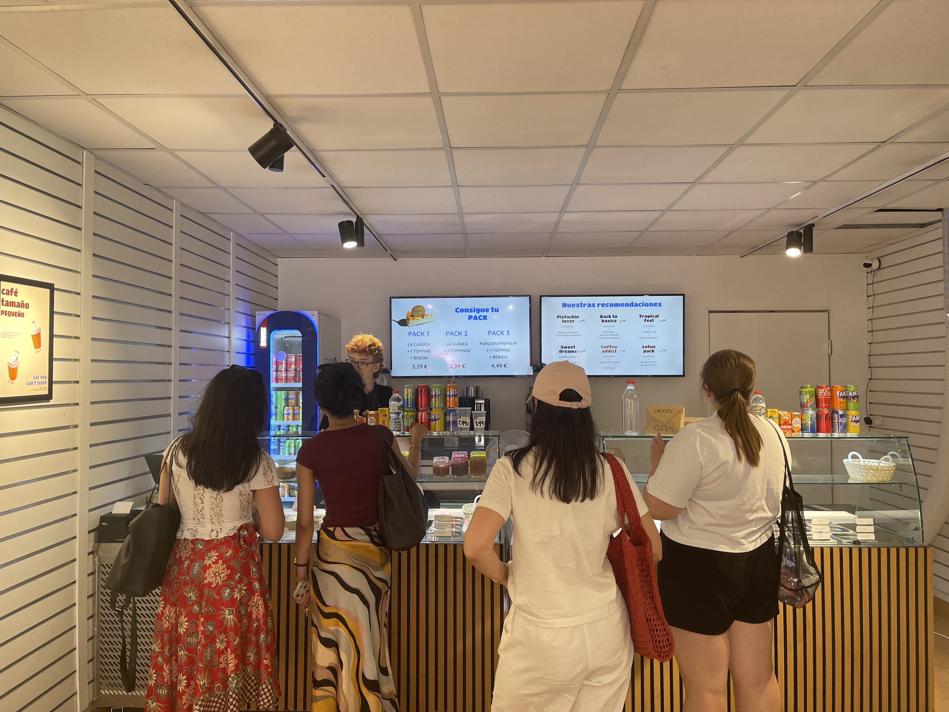 Customers in 99 Cheesecake's Gràcia store