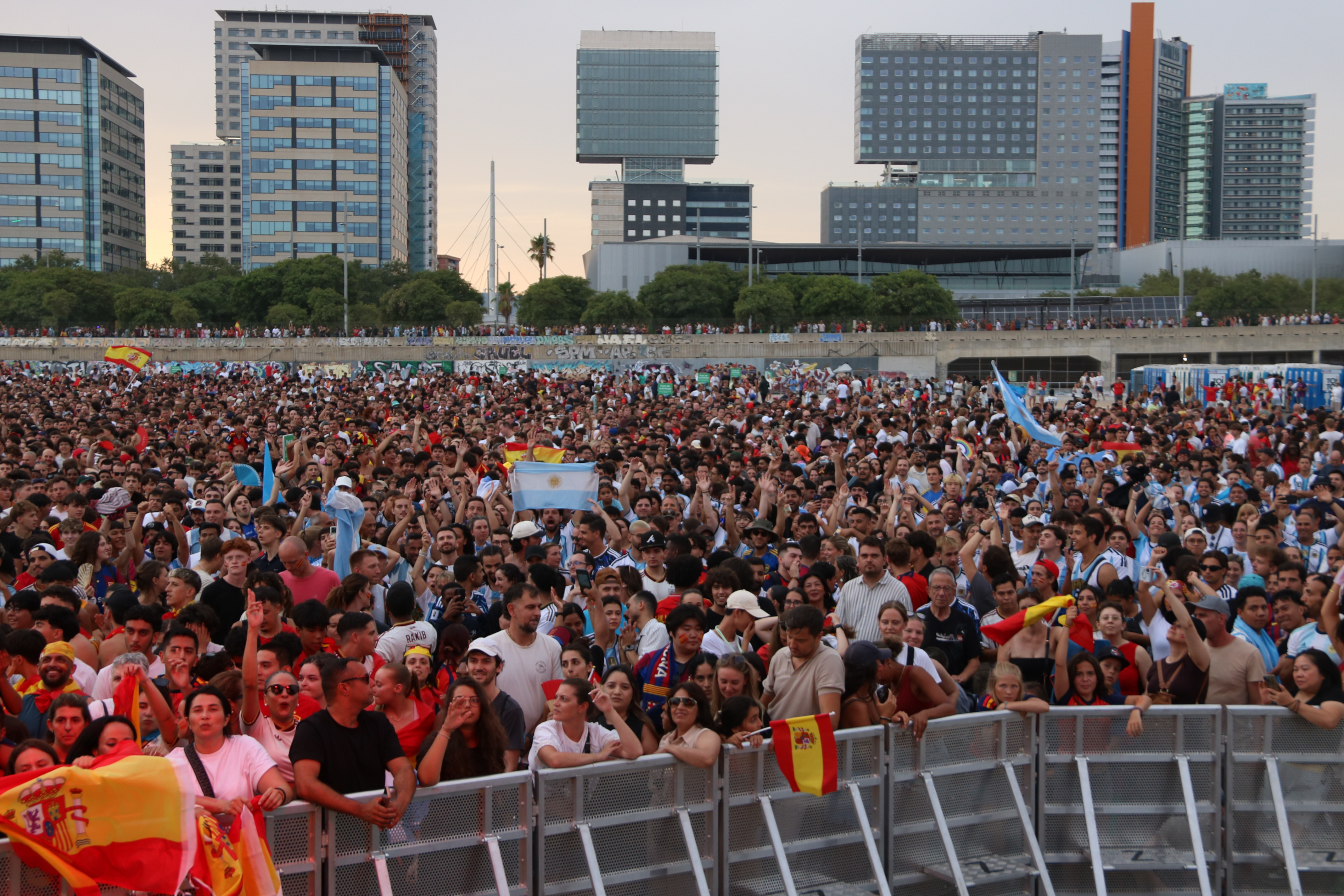 Spanish fans, during the men's World Cup final, at the Barcelona Forúm Platform