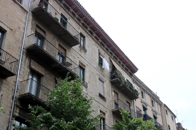 Several flats in Girona's Rambla