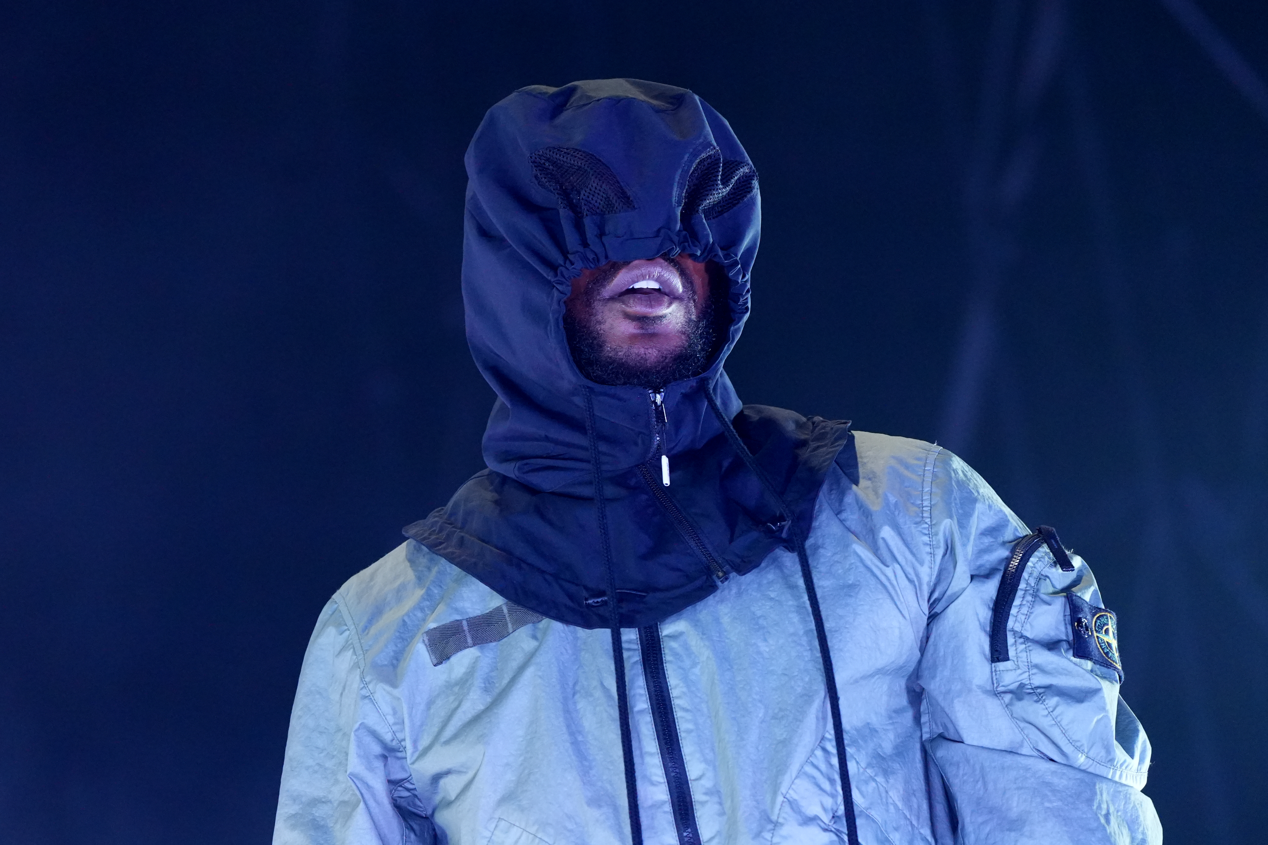 Skepta performing with a hood on at Sónar 2026