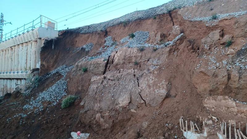 Interrompuda l'R4 entre Martorell i l'Hospitalet perquè s'ha desprès una part d'un terraplè a Sant Feliu de Llobregat
