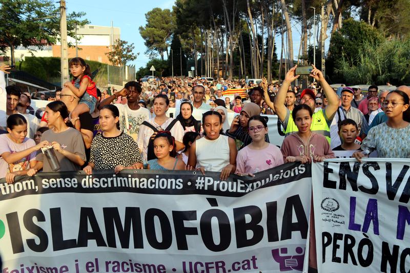 Over 400 people demonstrated in Piera against islamophobia and racist attacks a week after a mosque burned down