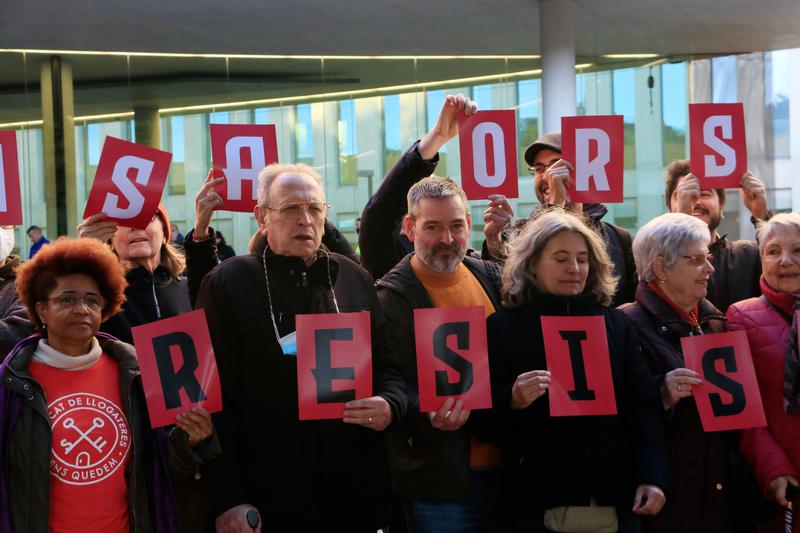 Residents of Casa Orsola gather in front of Barcelona's Ciutat de la Justicia courts ahead of the first trial against the building's owner on January 9, 2023