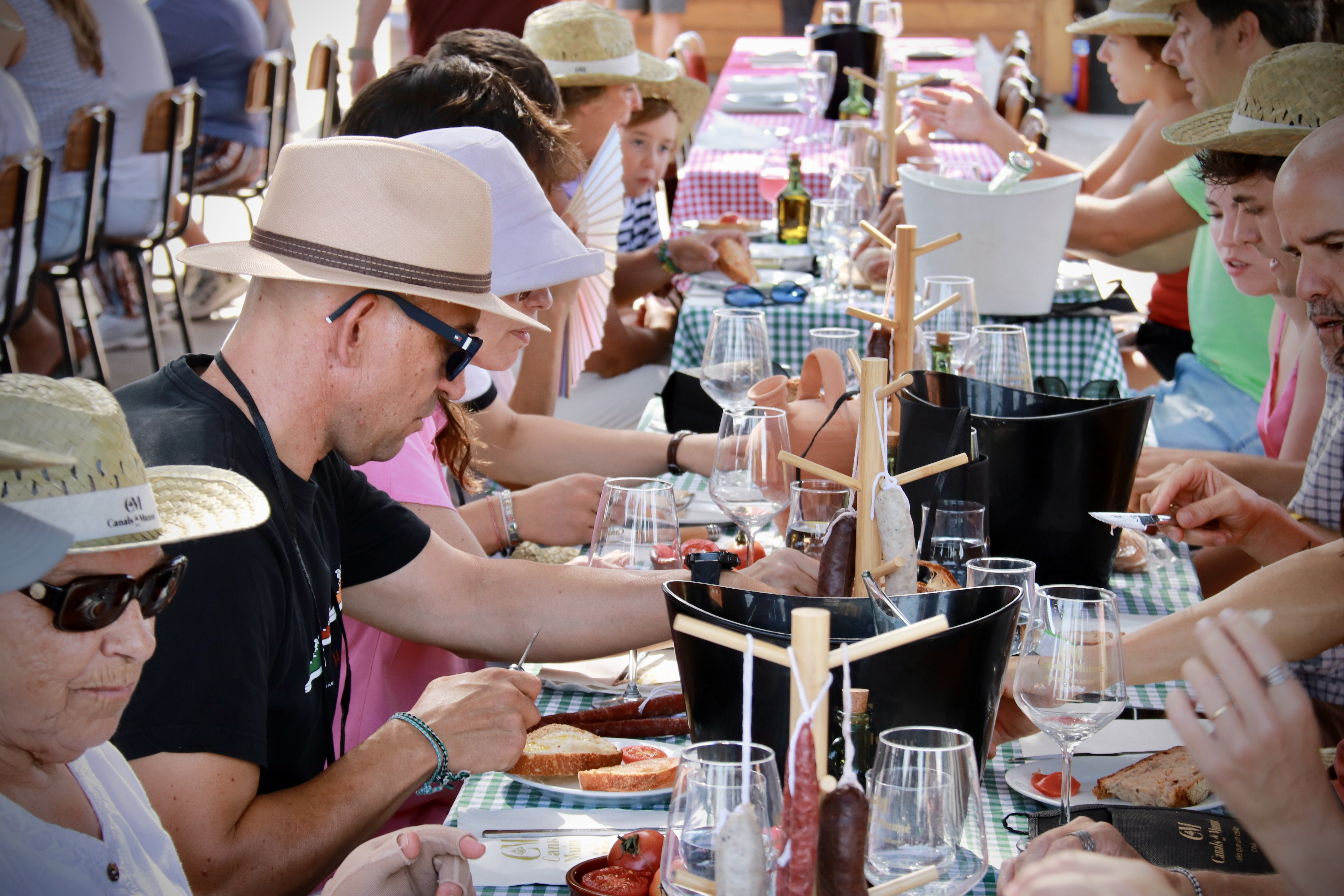 Farmer's breakfast at one of the wine tourism activities of the Cava Harvest