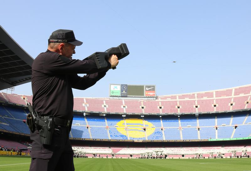A police officer inhibits a drone during a demonstration of the Kuppel system at the Spotify Camp Nou