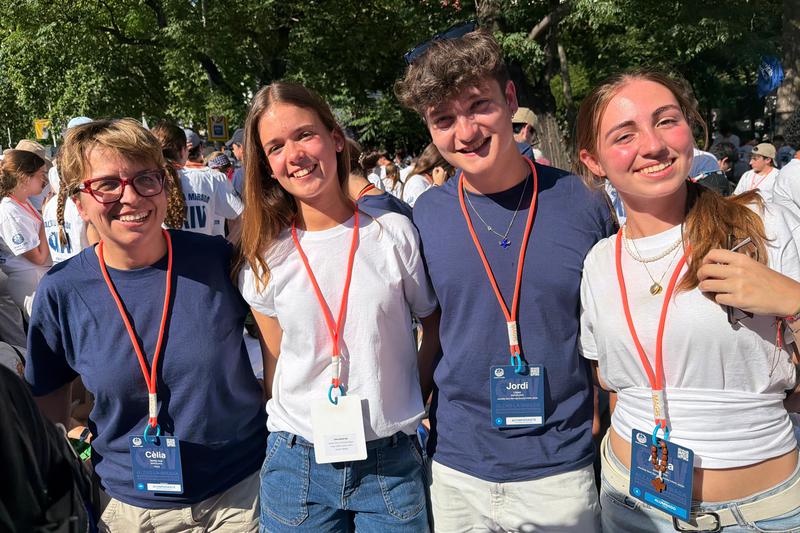 Grups d’estudiants catalans reben Lleó XIV a Madrid: "Mai en la meva vida havia vist un Papa, ni aquest ni cap altre"