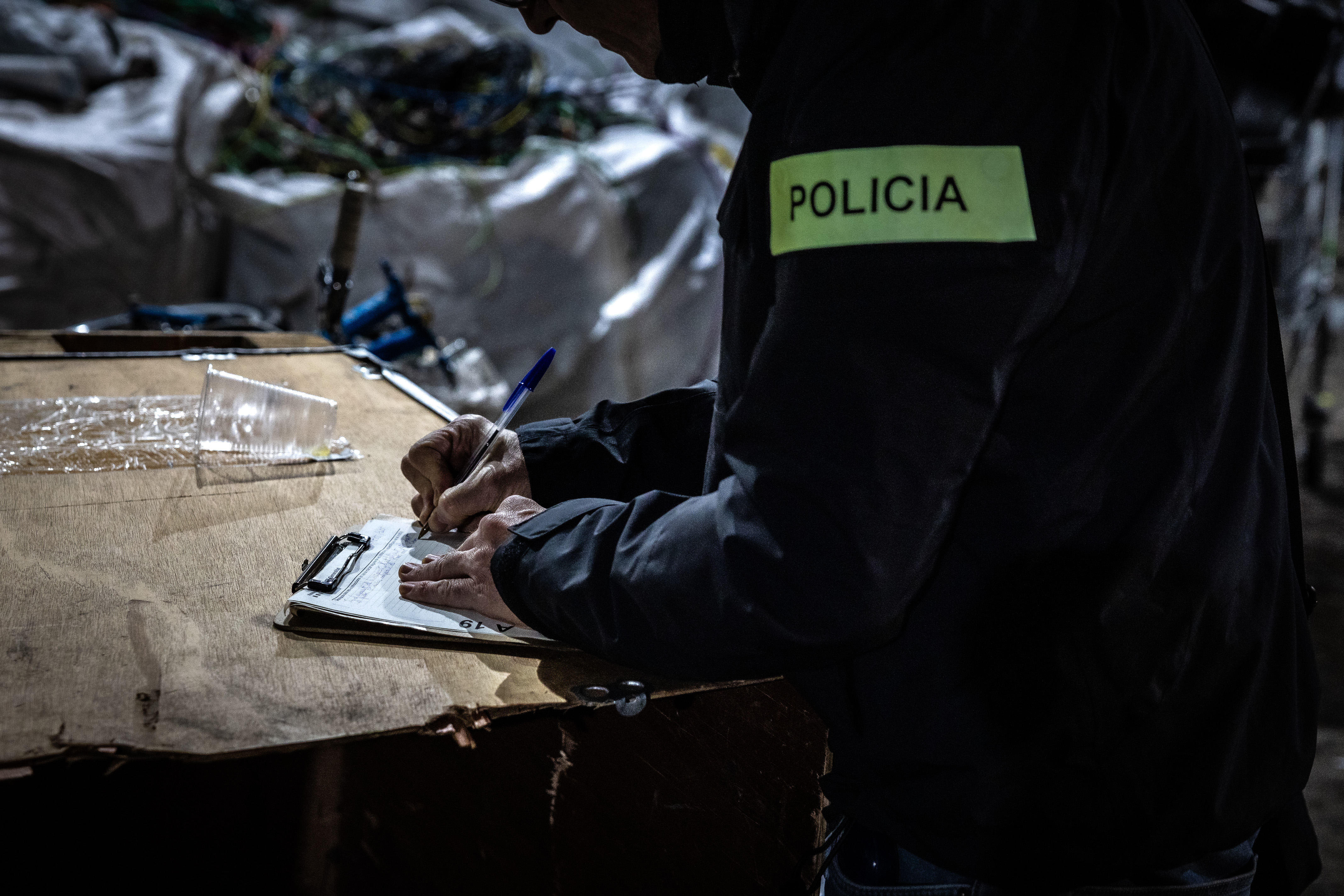 One Mossos d'Esquadra police preparing a report during a Kanpai scheme targeting multiple-time offenders in Barcelona