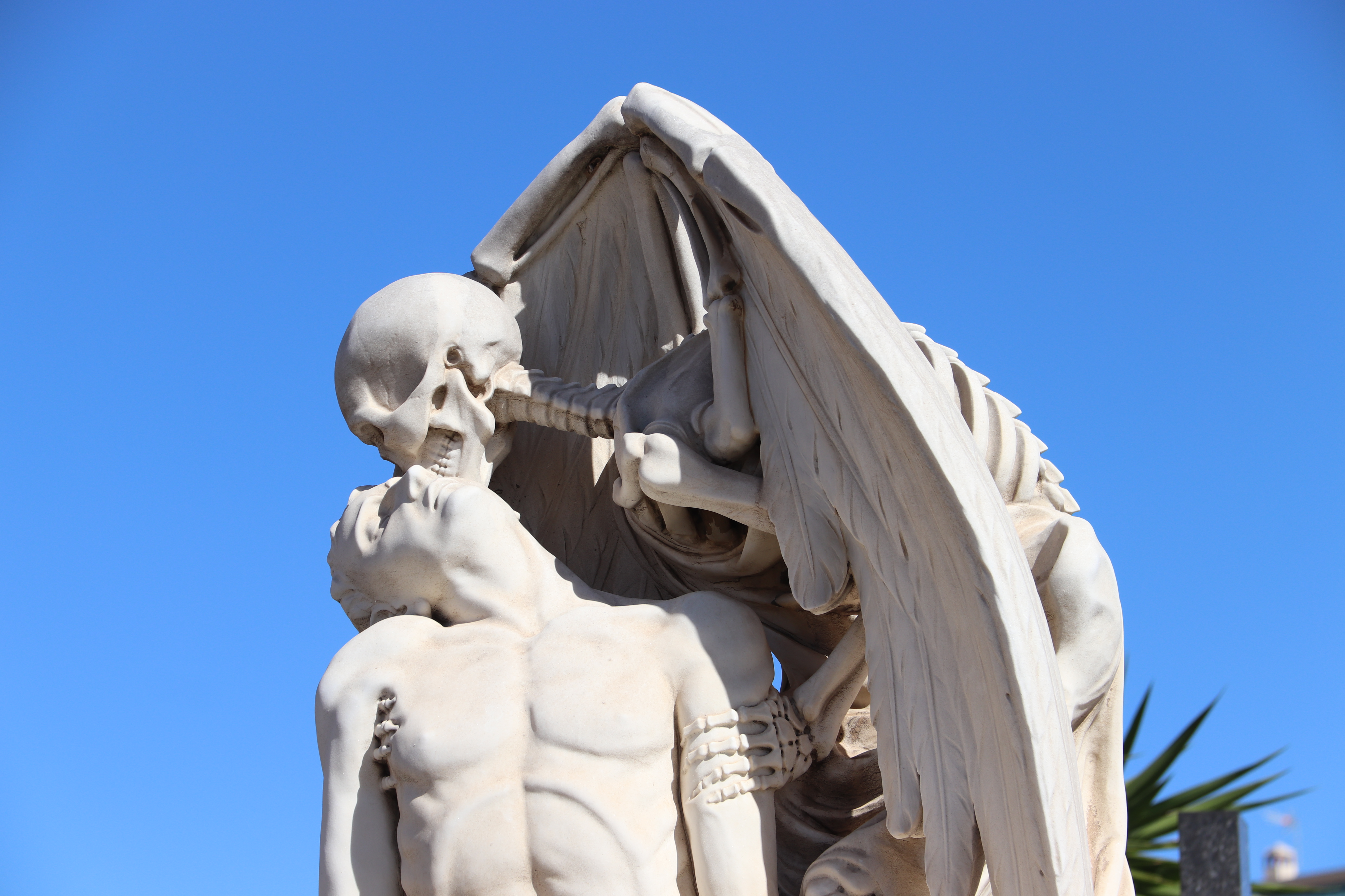 Details of the sculpture 'El petó de la mort' in Barcelona