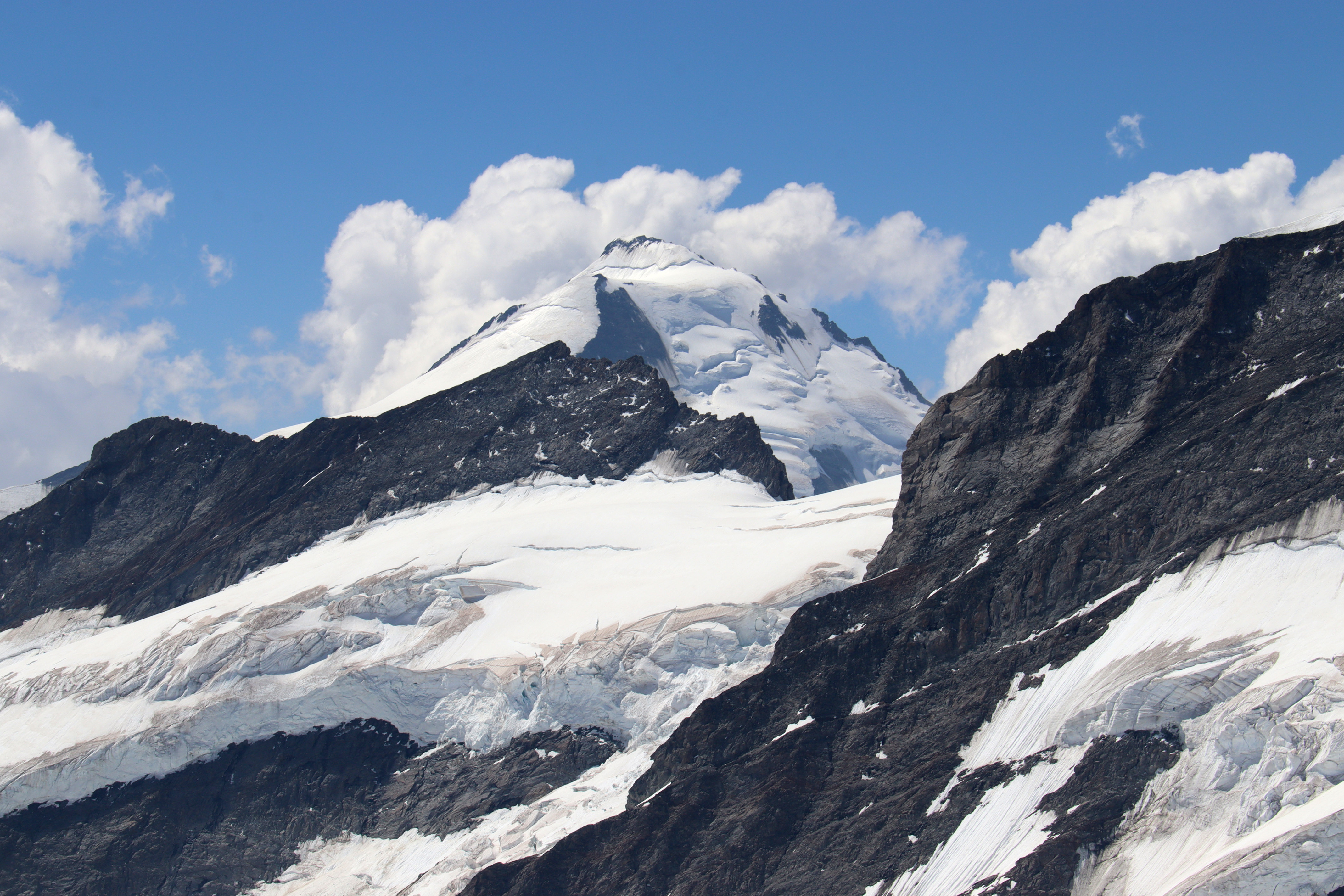 Glaciers and peaks in the Alps, in the area of ??Jungfraujoch
