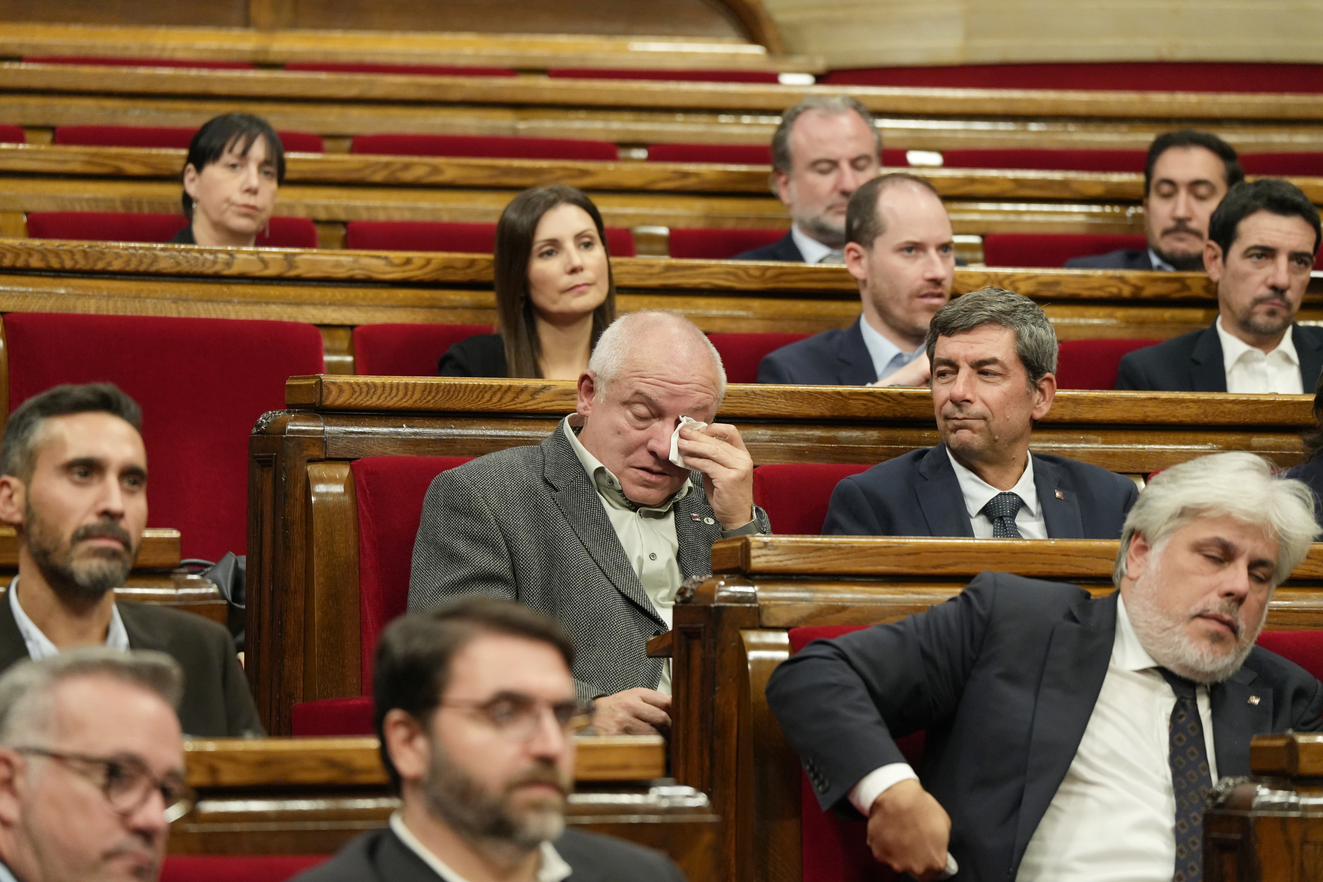 The former Minister of Culture and Junts MP becomes emotional during the welcome address by the President of the Parliament, Josep Rull.