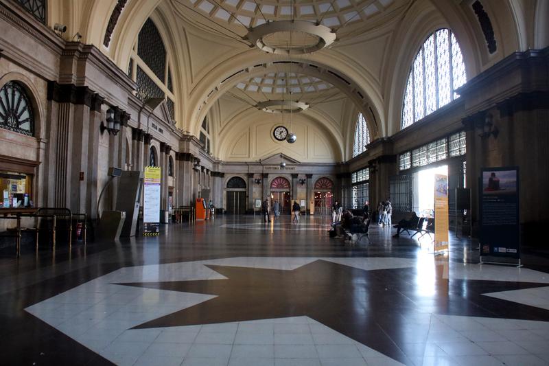 The vestibule of the Estació de França train station