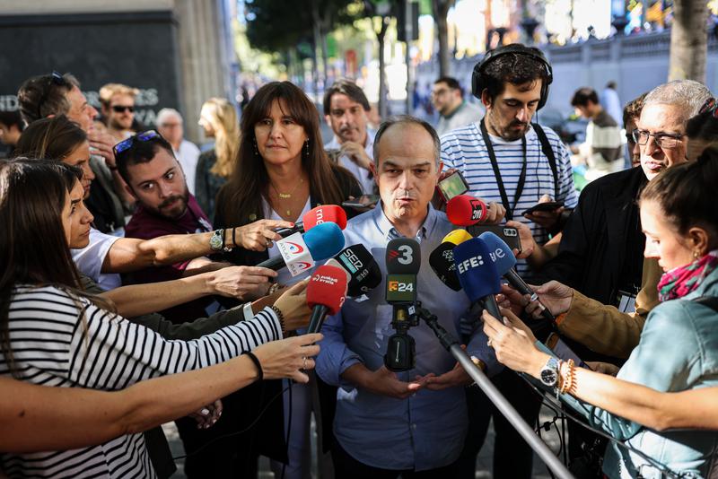 Junts secretary general, Jordi Turull, talking to the press before a demonstration on October 1, 2022