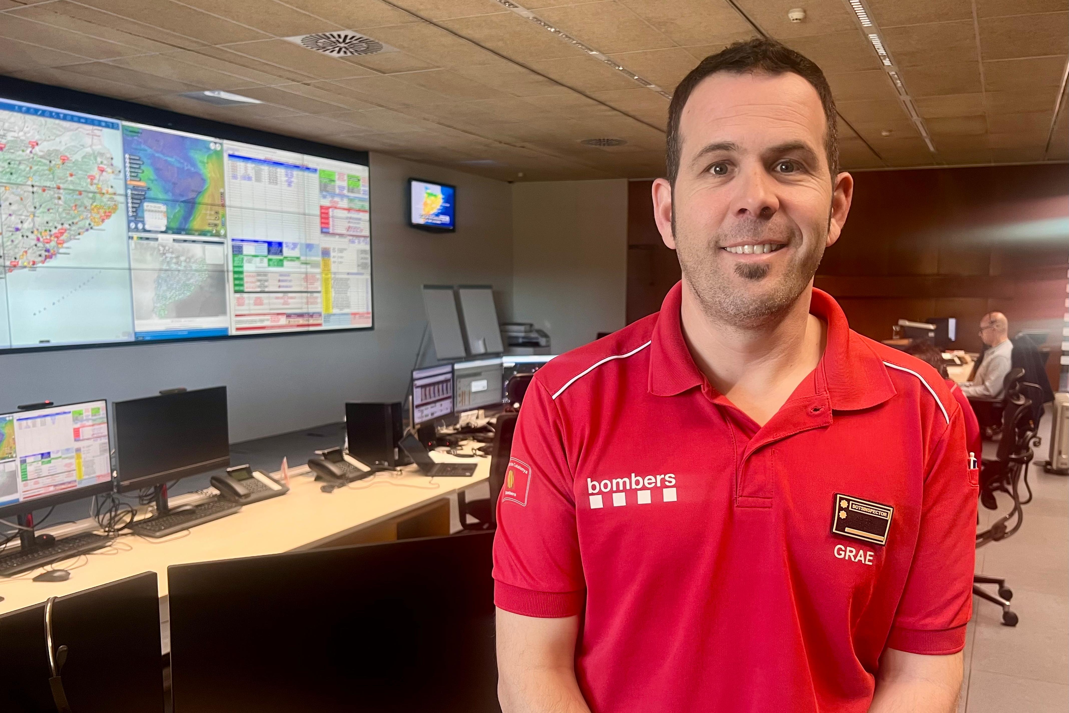 Oriol Vilalta, head of GRAE, in the command room of the Catalan Fire Service in Cerdanyola del Vallès