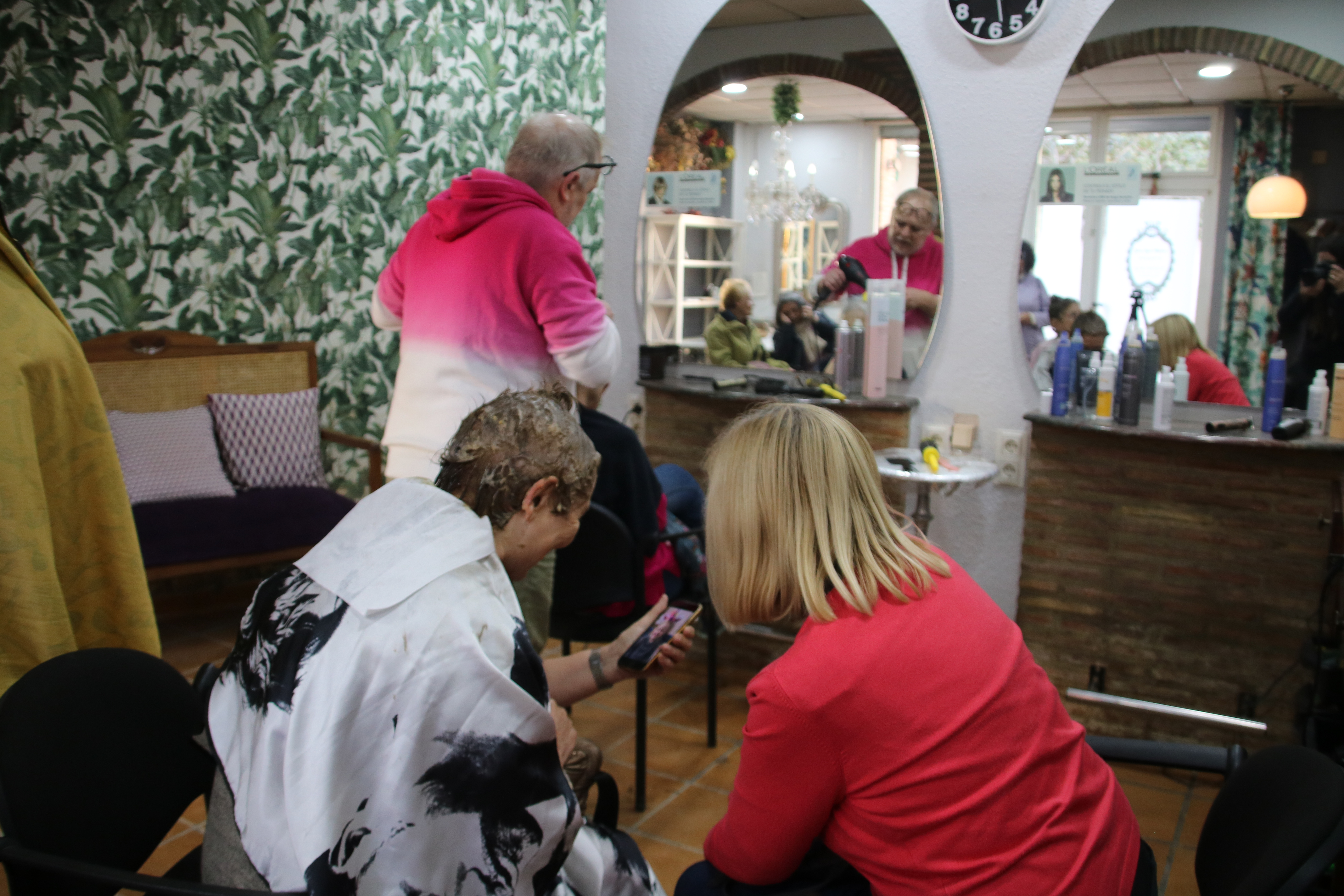 José Luís with some clients in his hairdressers