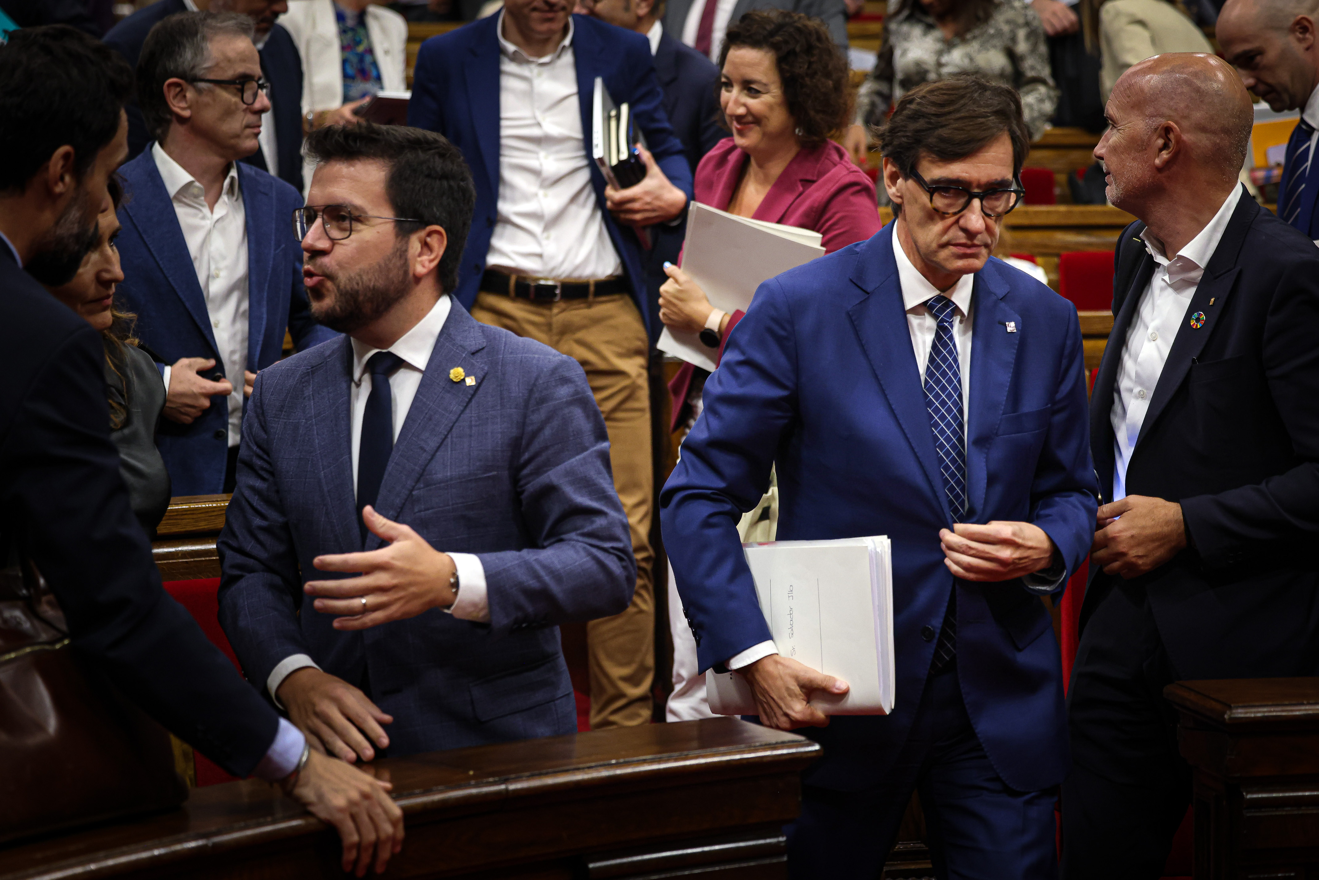 Catalan president Pere Aragonès and Socialist leader Salvador Illa in the Catalan parliament on September 29, 2023