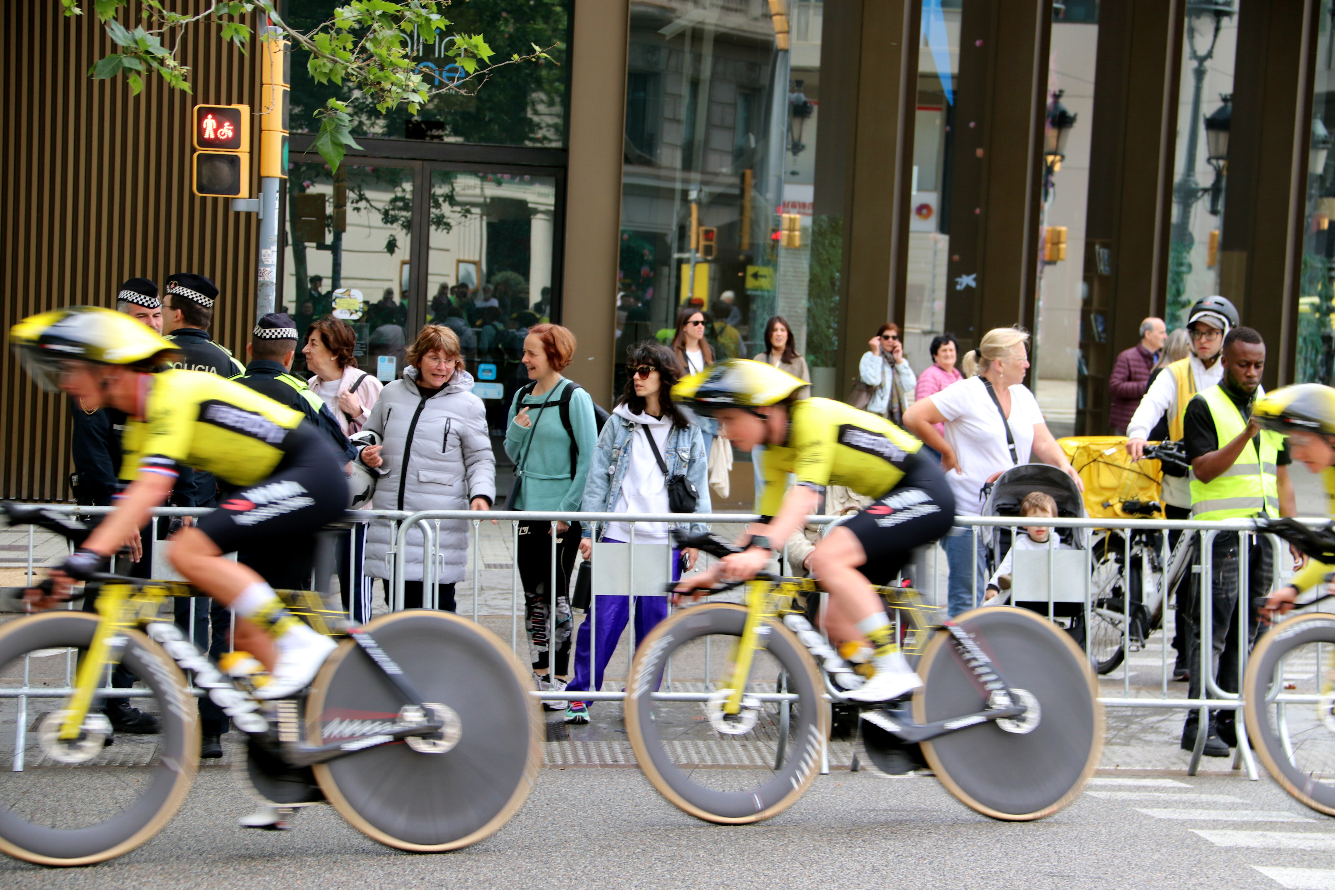 Cyclists on the 2025 edition of La Vuelta Femenina cycling competition in Barcelona on May 4, 2025