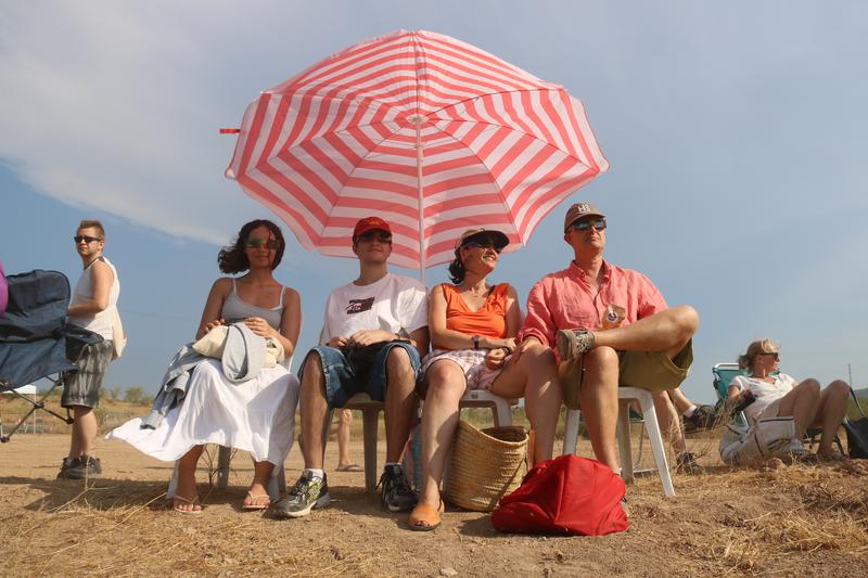 Expectativa, calor i nervis poc abans de l’eclipsi solar total a Catalunya 