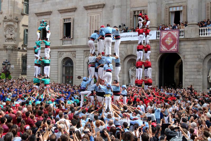 Castellers from Sagrada Família, Poble Sec and Barcelona make human towers during La Mercè 2022