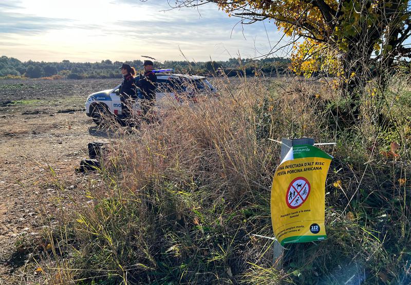 Un miler d’efectius coordinats pels Mossos vigilen 79 punts d’accés a la zona infectada, de moment sense sancions