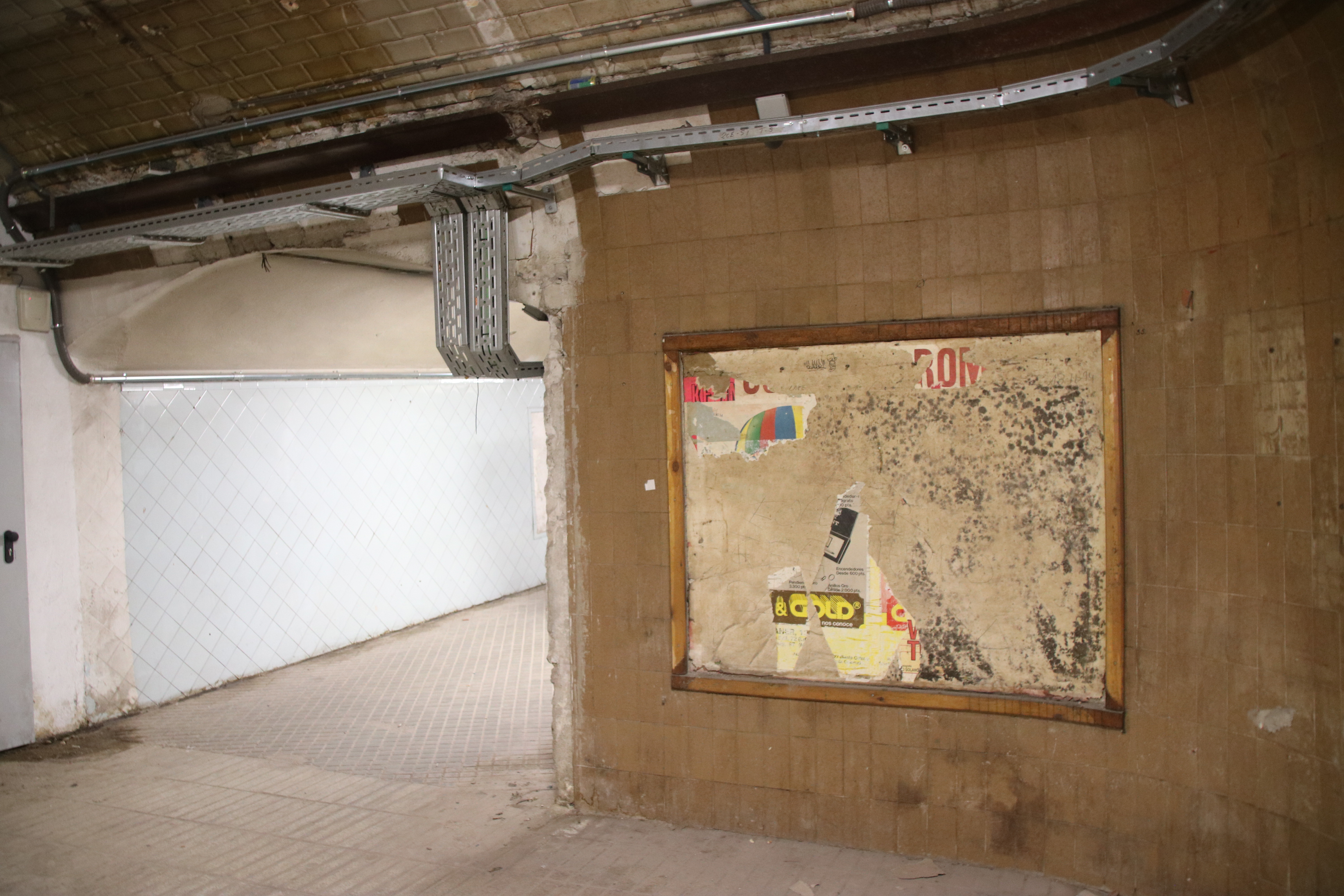 A corridor connecting Barcelona's Plaça de Catalunya Rodalies network with the L3 metro line