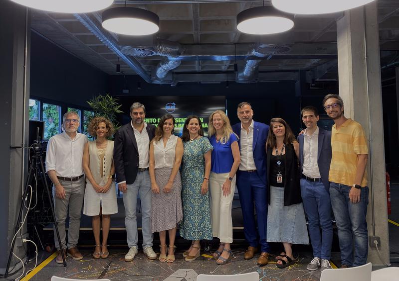 Josep Colomé, Sara Díaz, Álvaro Montoliu, Sandra Ruiz Peralta, Inés Temes, Nikki Finnemann, Óscar Sala, Ainhoa Zamora, Cesc Salas and Humbert Ruiz at the Barcelona Hackathon Presentation