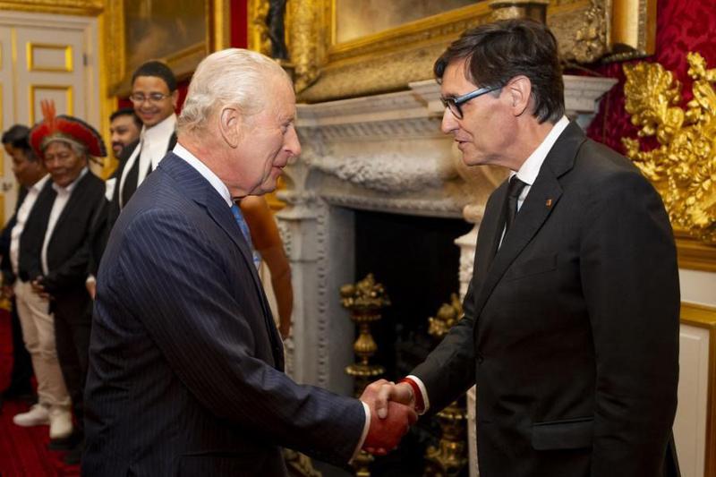 King Charles III greets Catalan president Salvador Illa at a Circular Bioeconomy Alliance event in London