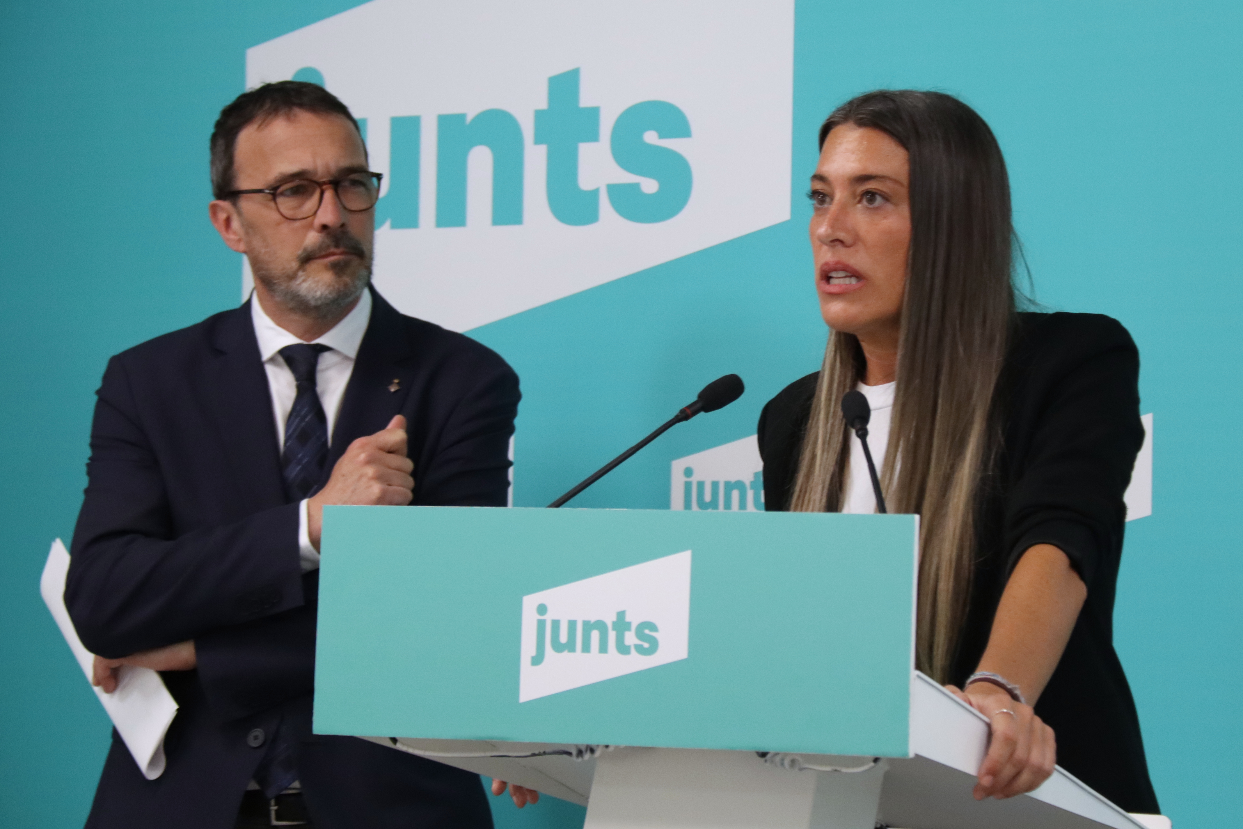 Míriam Nogueras i Josep Rius, de Junts, en roda de premsa