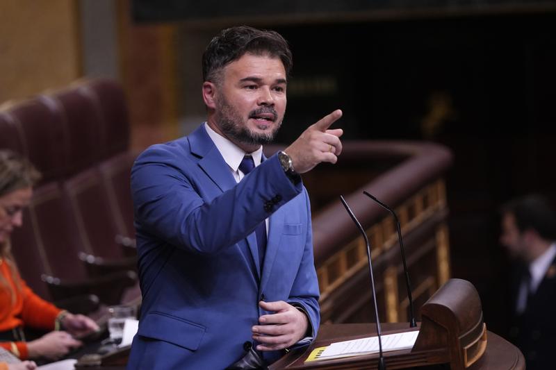 Esquerra MP Gabriel Rufián speaks in the Spanish Congress during Sánchez's investiture debate