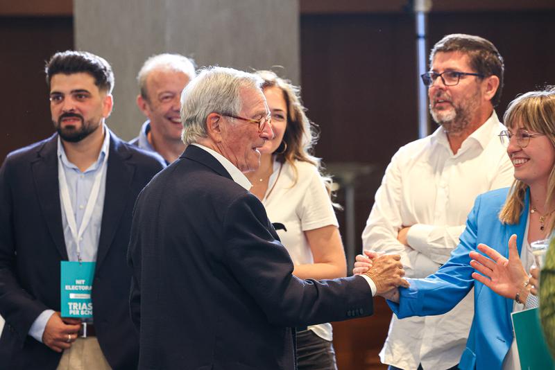 Xavier Trias celebrates with supporters as he moves ahead of mayoral rivals Collboni and Colau during the count 