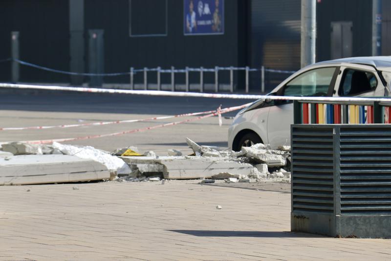 A part of the concrete slab that fell from the Via Sabadell shopping centre