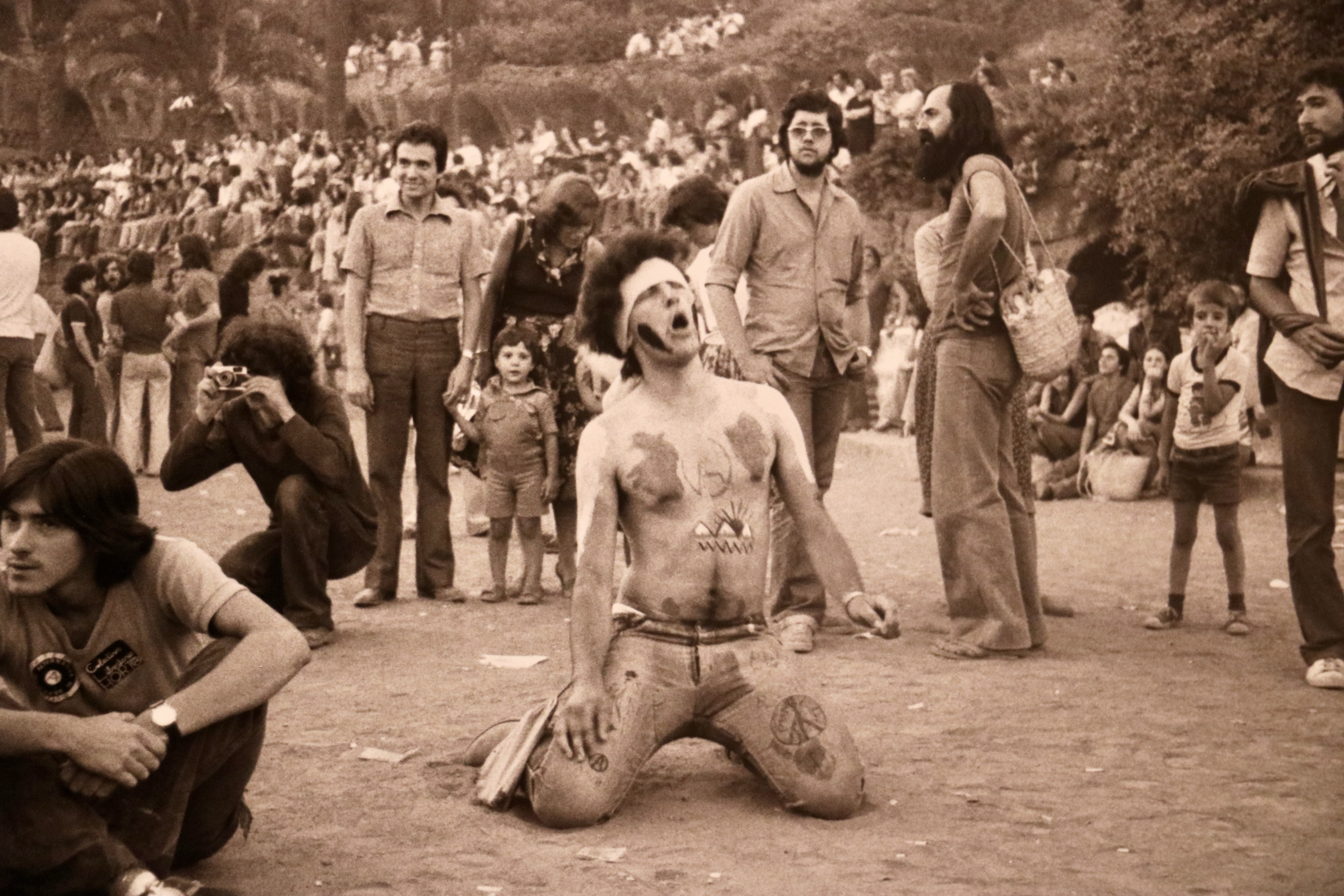 A photograph Pilar Aymerich took during the 1977 International Freedom Days at Park Güell