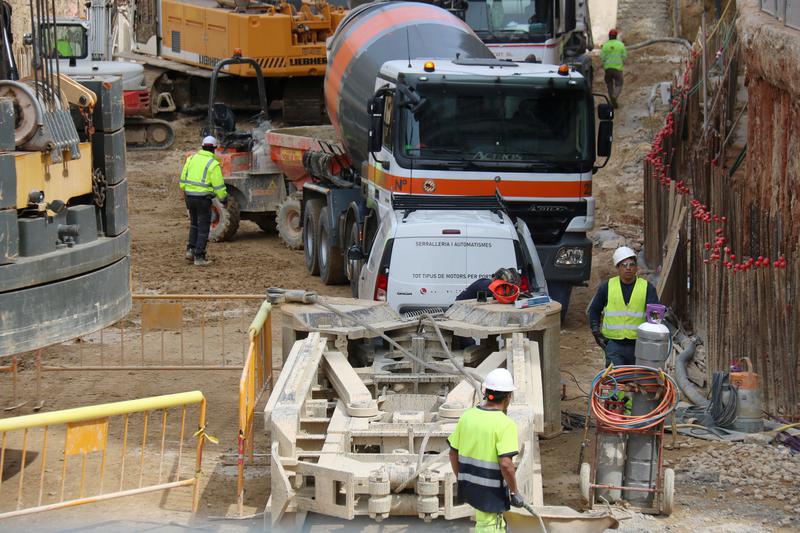 Construction crews work on the FGC rail L8 extension project