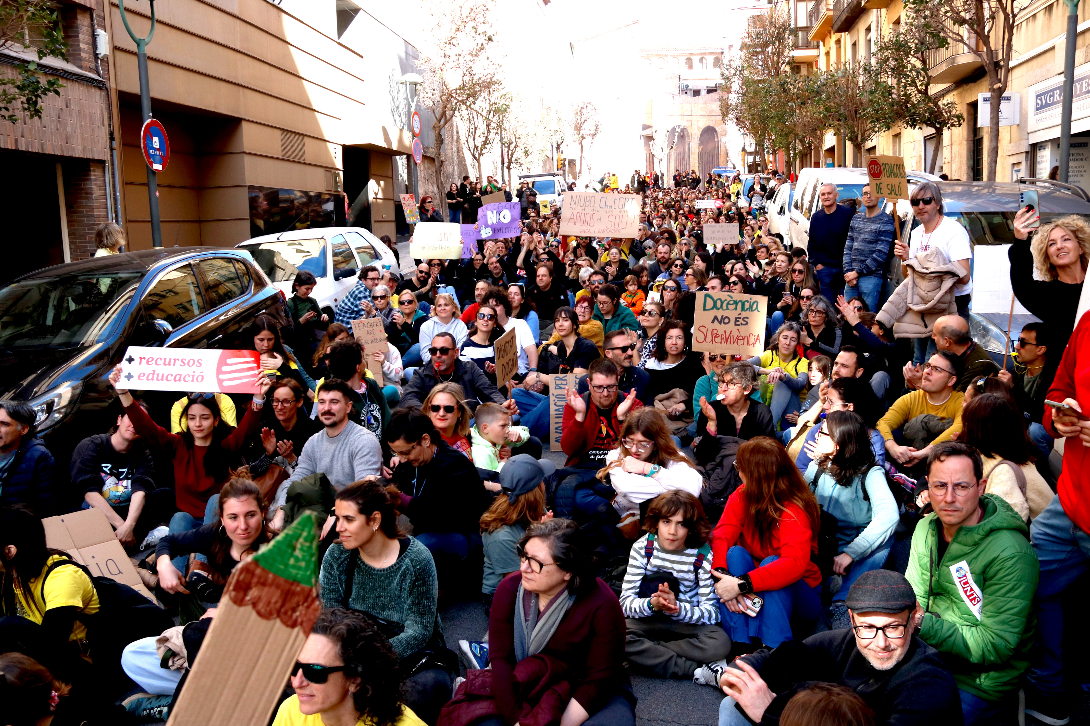 Teachers protest outside a Department of Education building in Tarragona