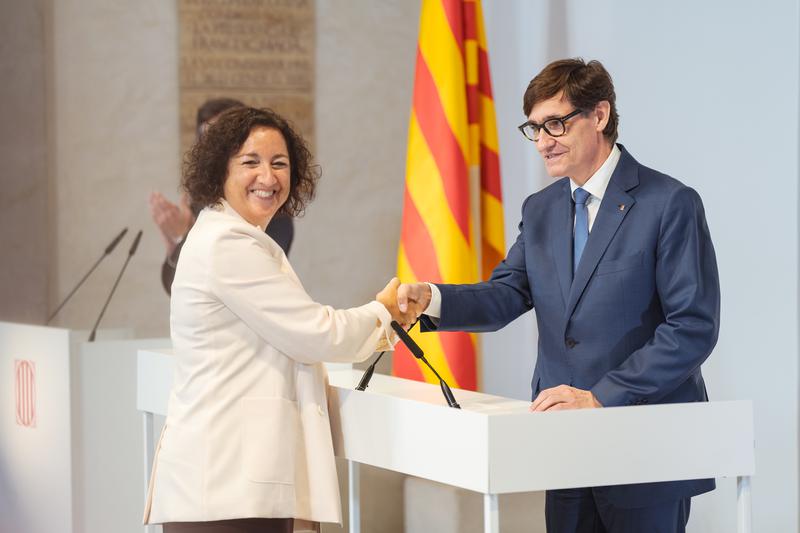 New Catalan finance minister Alicia Romero shakes hands with Catalan president Salvador Illa