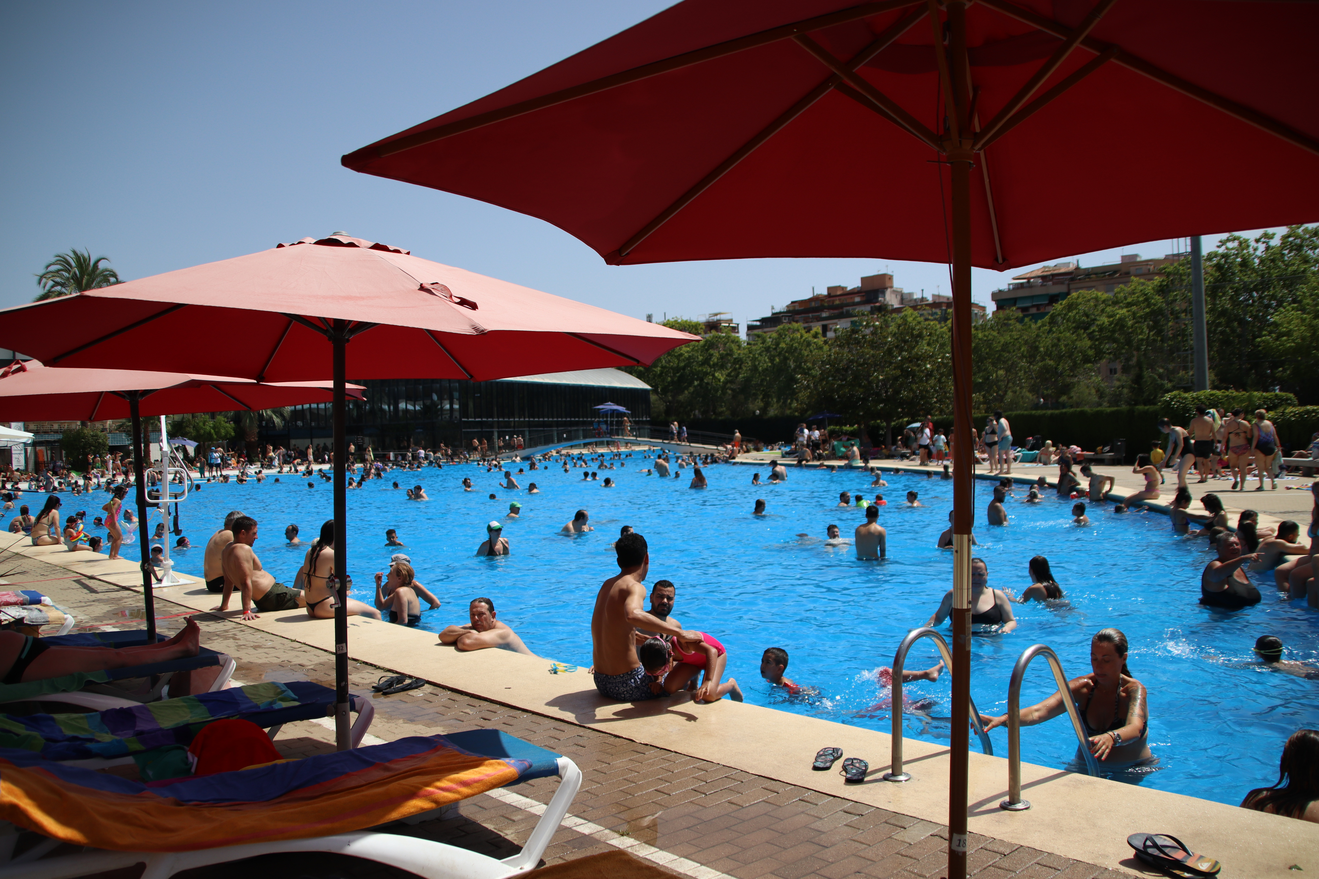 The Can Dragó pool seen from the parasol area