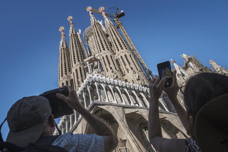 Tourists taking a picture of the Sagrada Família