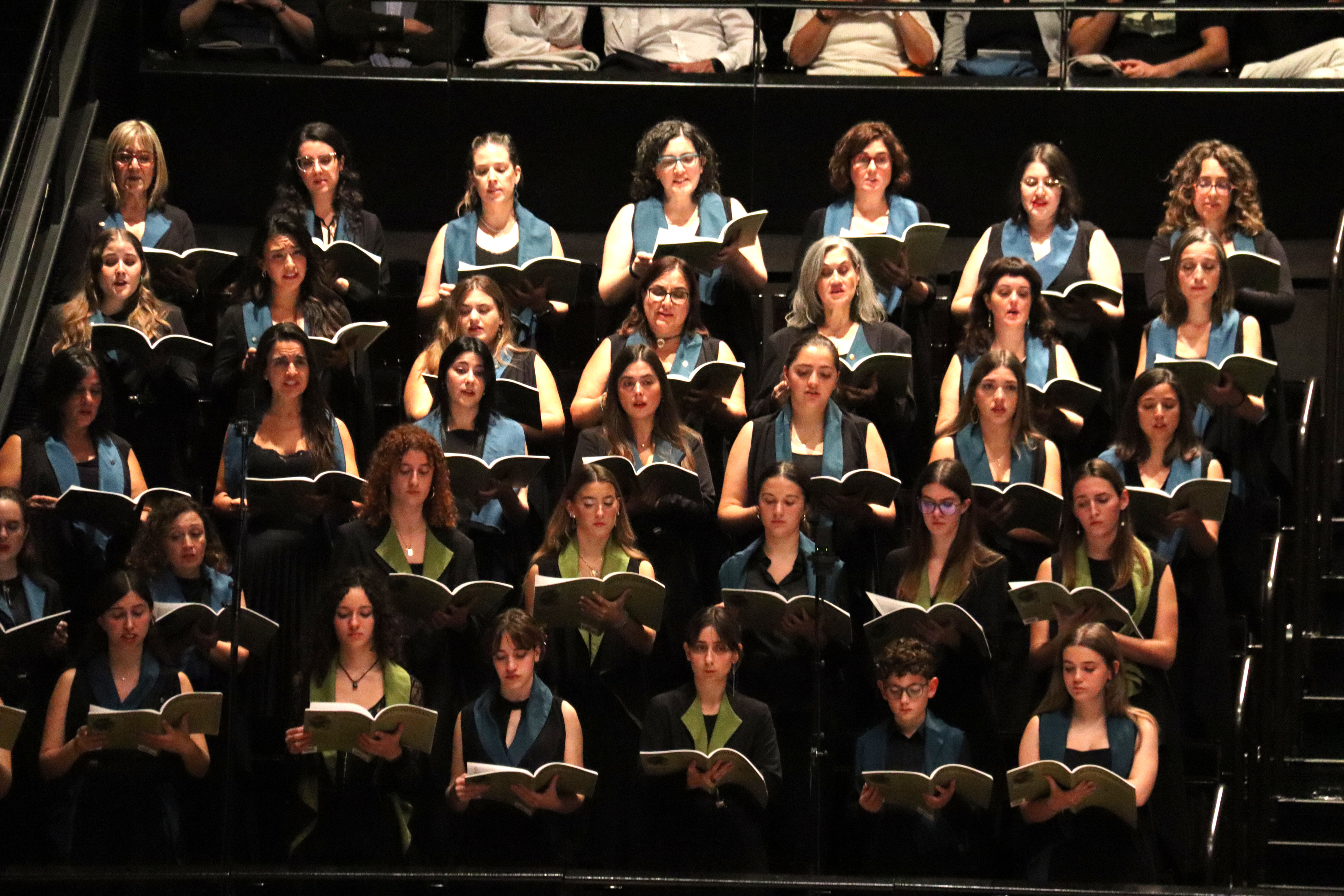 The Orfeó Català choirs perform with the New York Philharmonic at the Philharmonie de Paris
